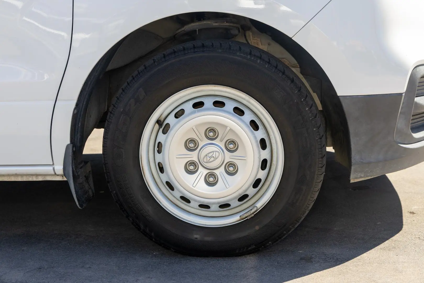 2020 Hyundai iLoad Gallery Image 22