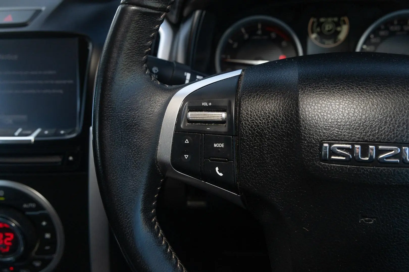2018 Isuzu D-MAX Gallery Image 11