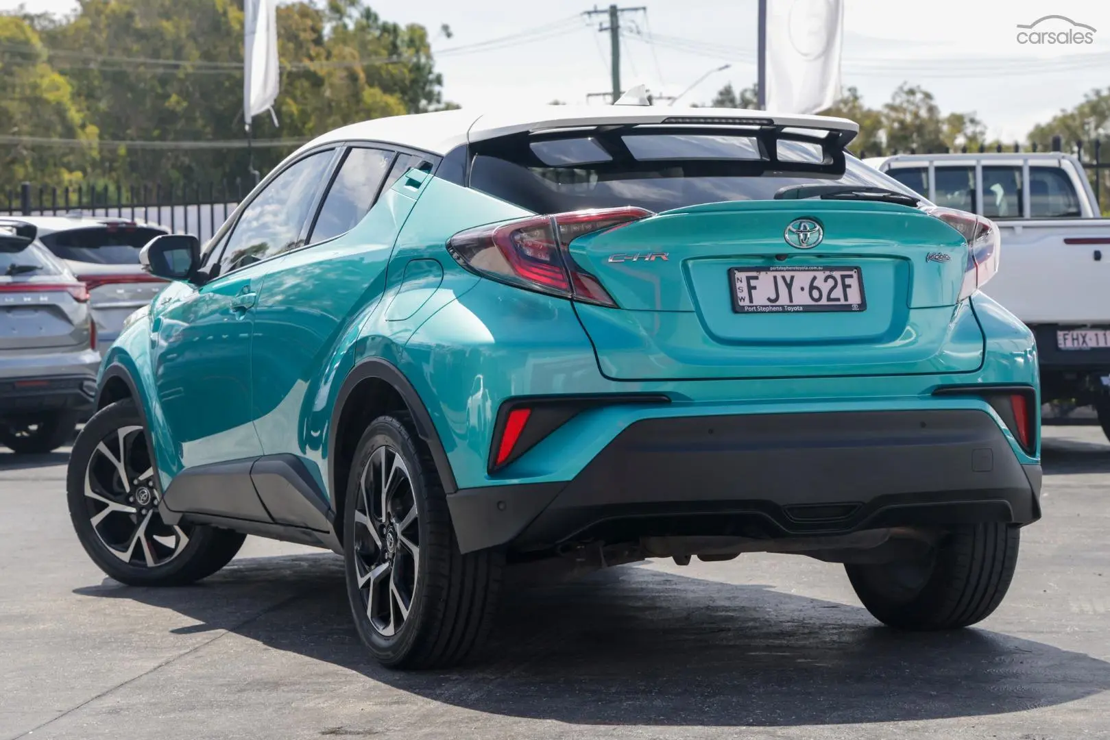 2017 Toyota C-HR Image 2