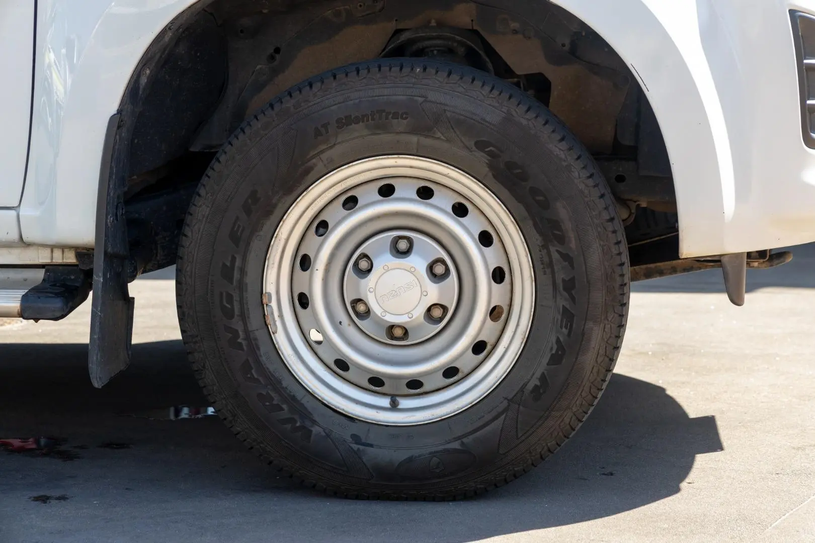 2019 Isuzu D-MAX Gallery Image 22