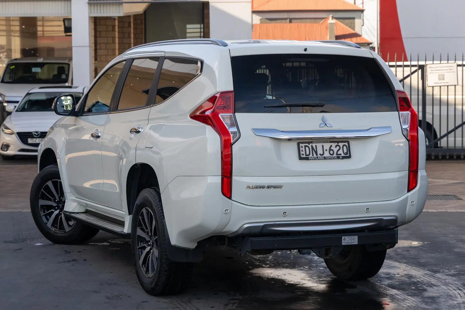 2017 Mitsubishi Pajero Sport Gallery Image 2