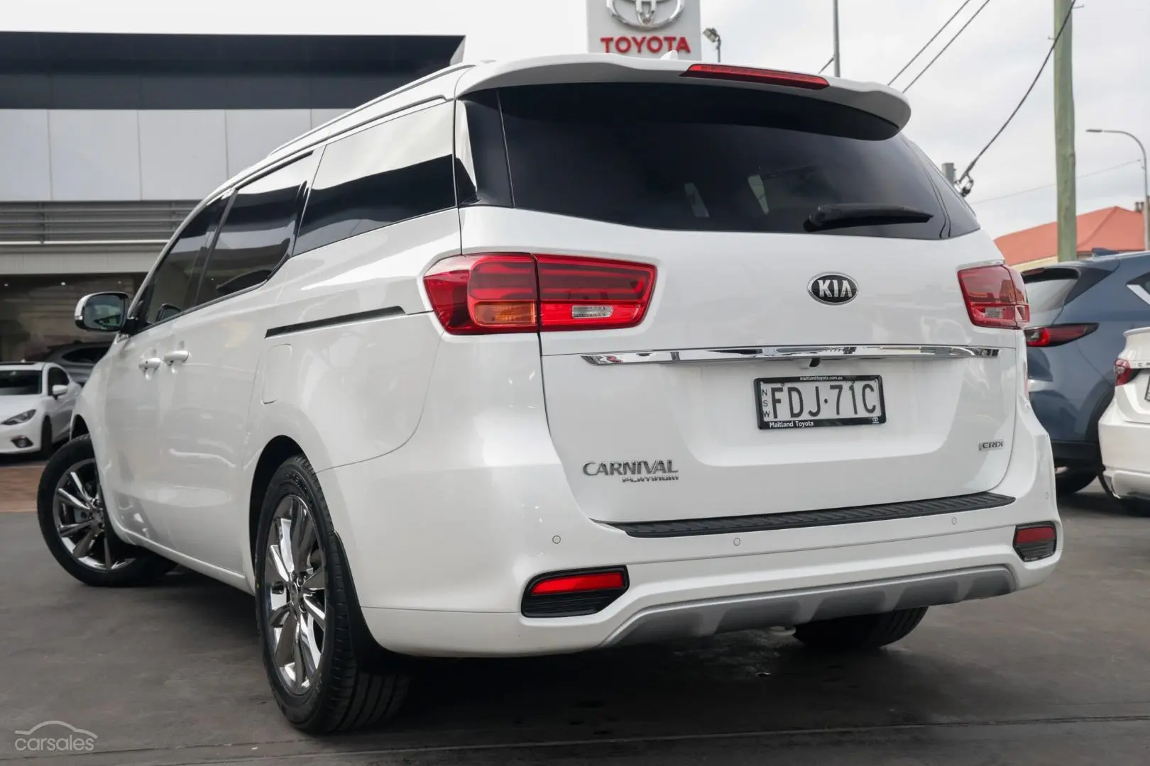 2019 Kia Carnival Image 2