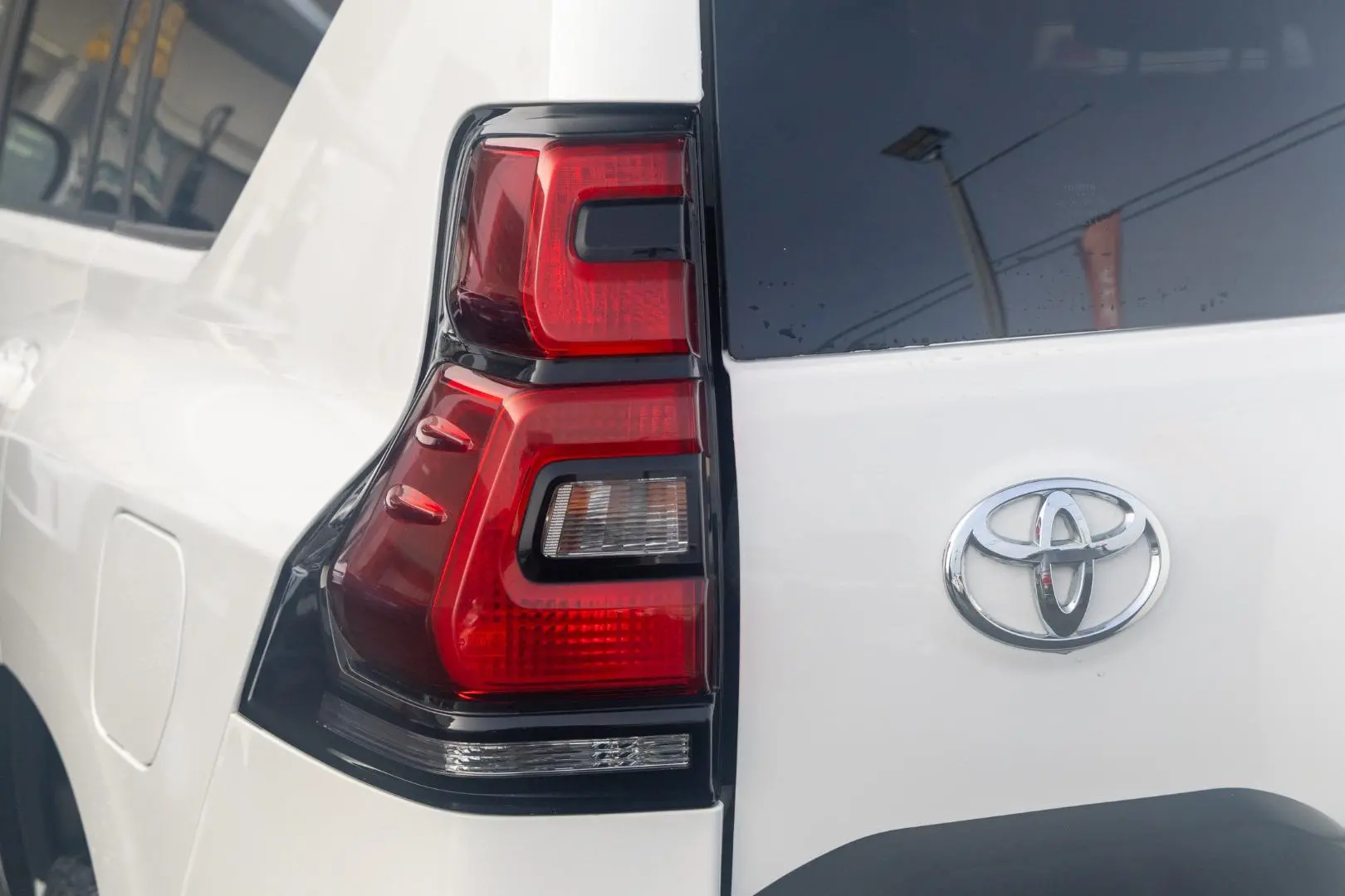 2019 Toyota Landcruiser Prado Gallery Image 19