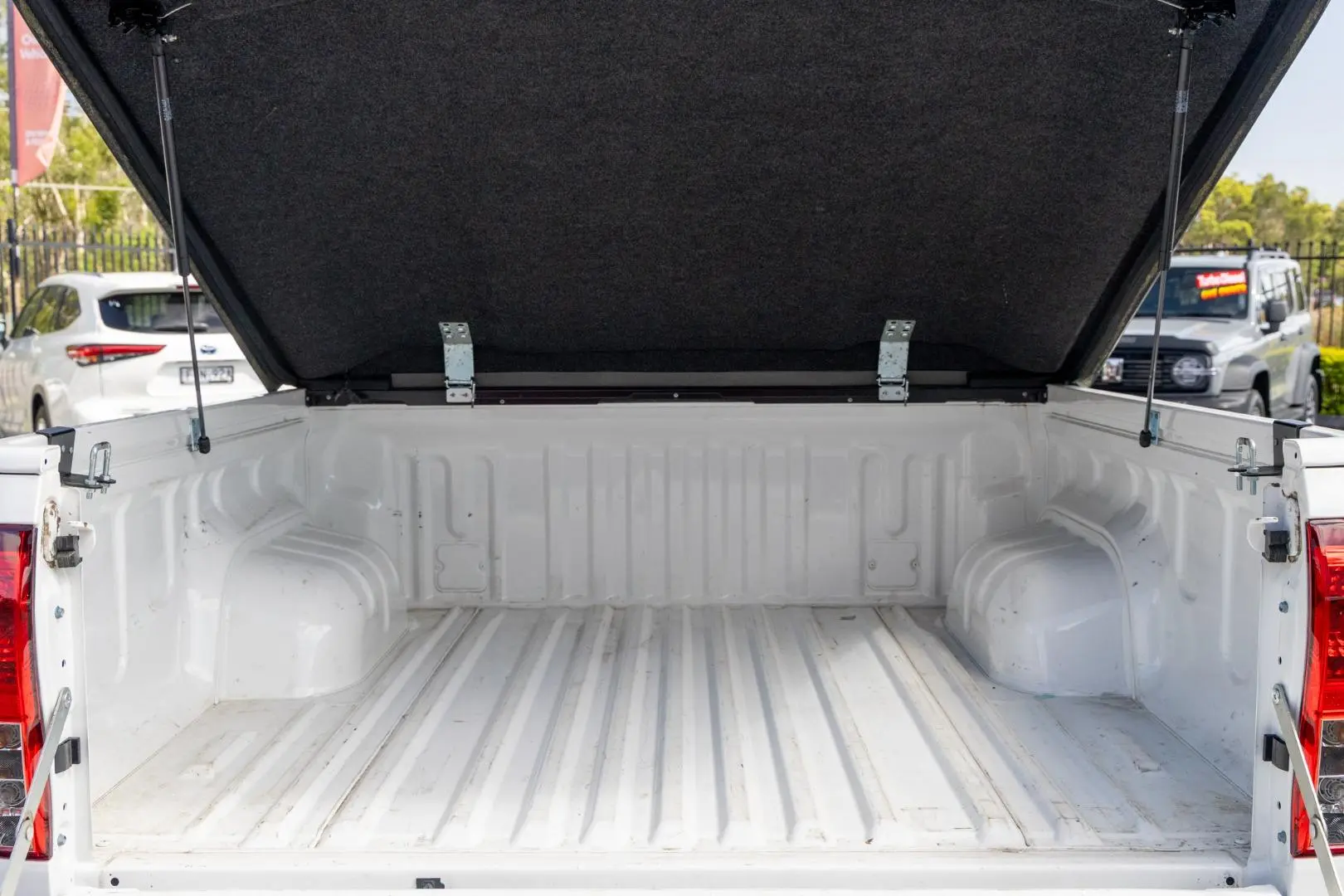 2020 Toyota Hilux Gallery Image 19