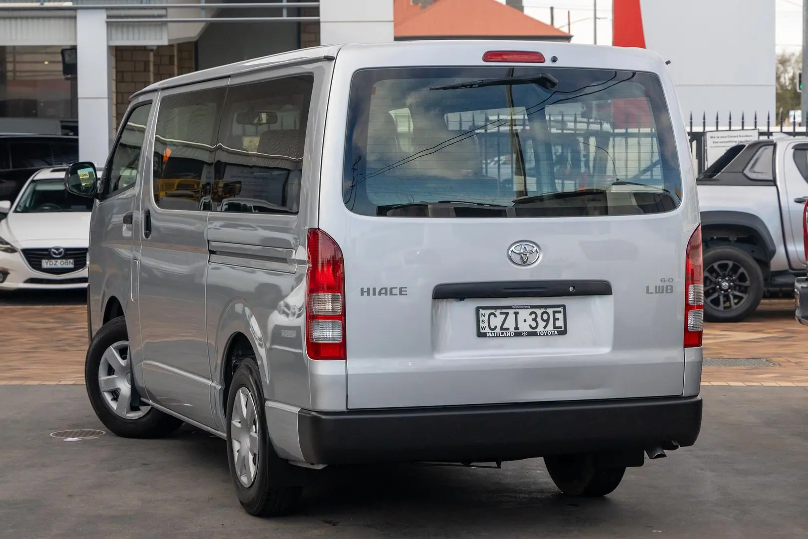 2015 Toyota Hiace Gallery Image 2