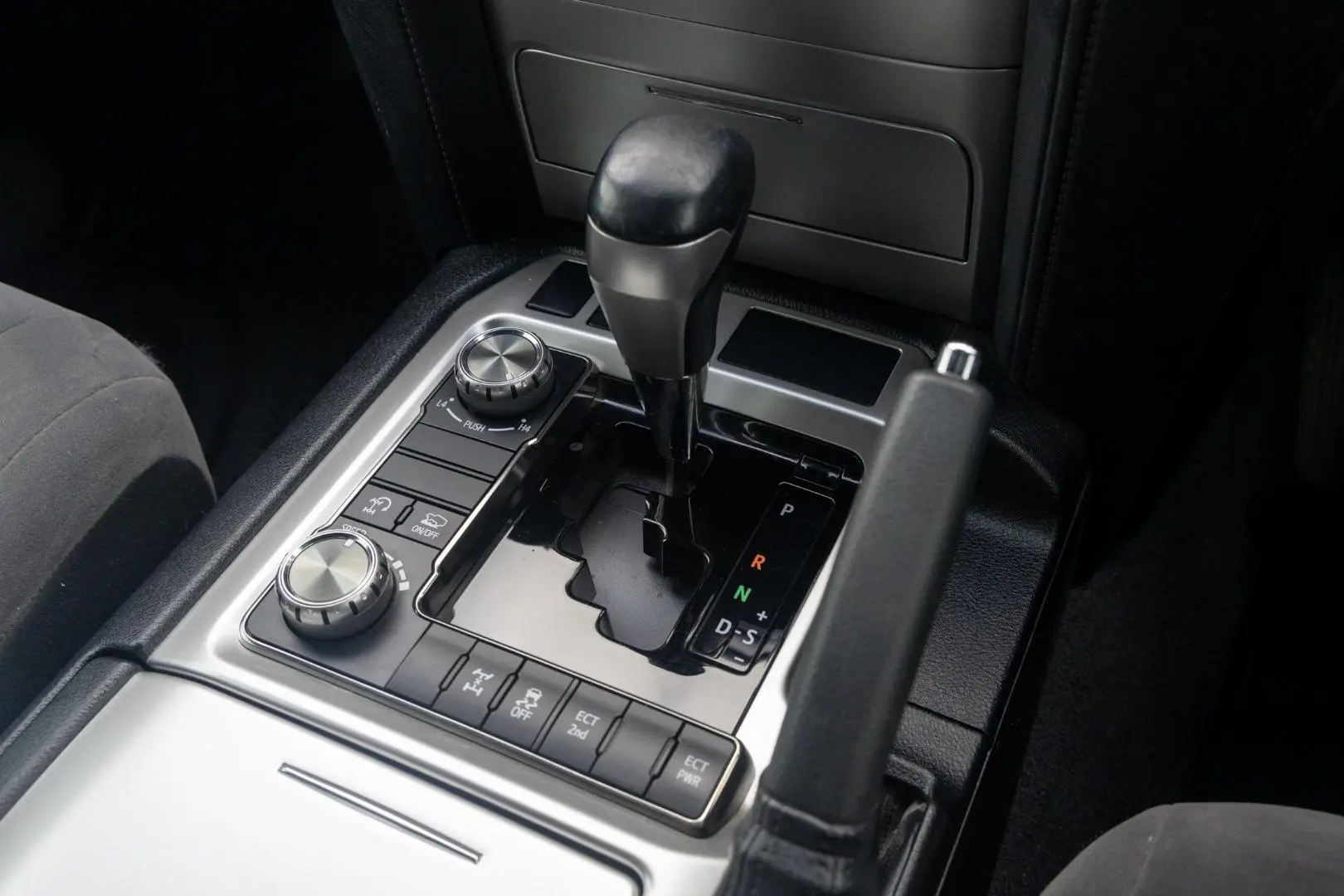 2018 Toyota Landcruiser Gallery Image 18