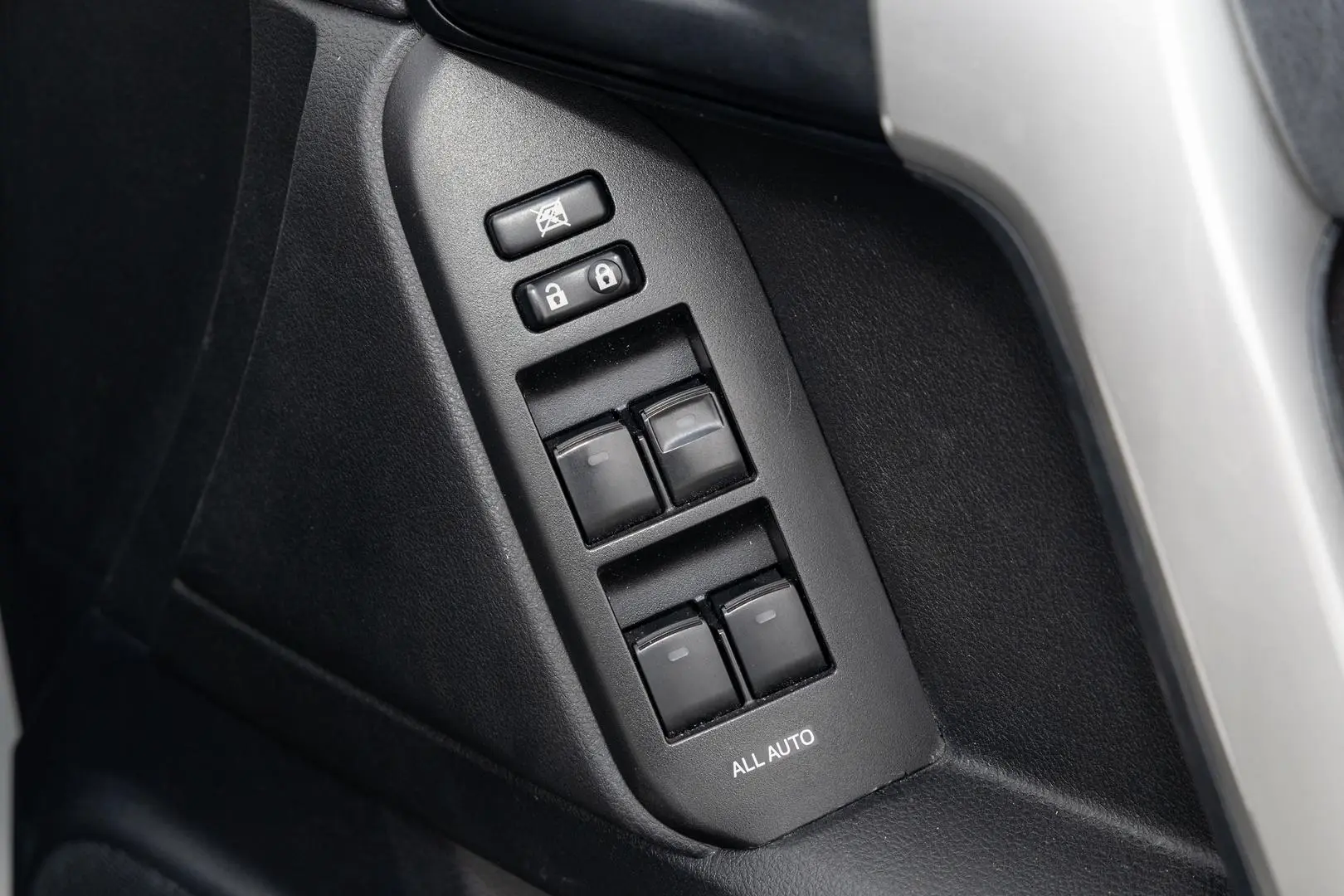 2022 Toyota Landcruiser Prado Gallery Image 19