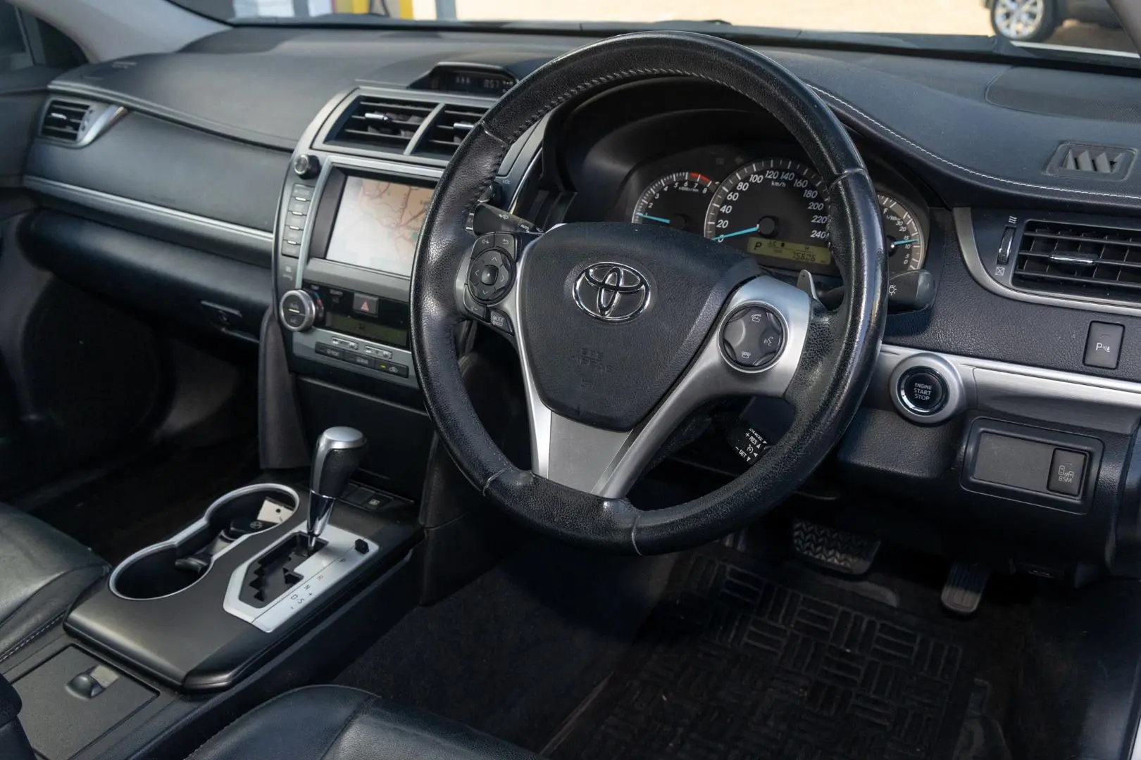 2014 Toyota Camry Gallery Image 7
