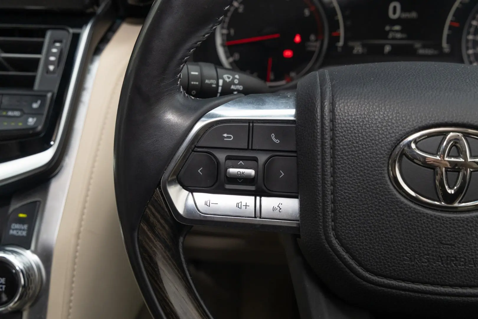 2021 Toyota Landcruiser Gallery Image 11