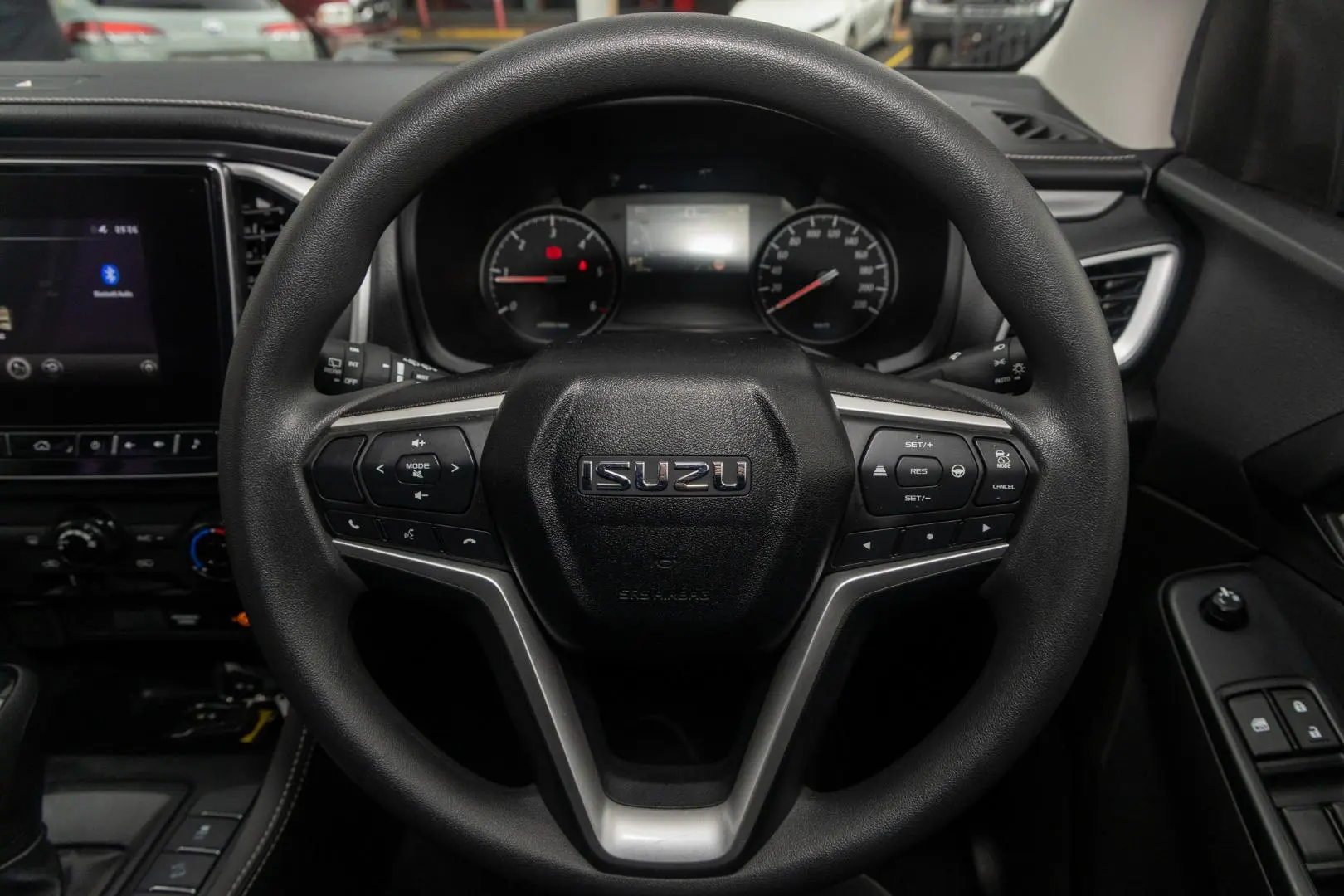 2022 Isuzu MU-X Gallery Image 10