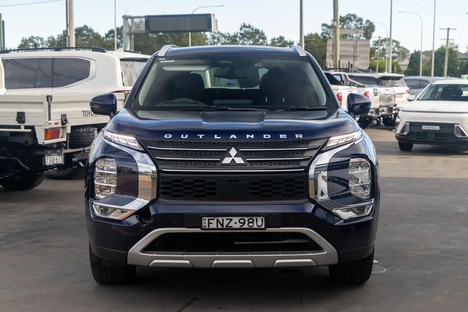 2024 Mitsubishi Outlander Gallery Image 4
