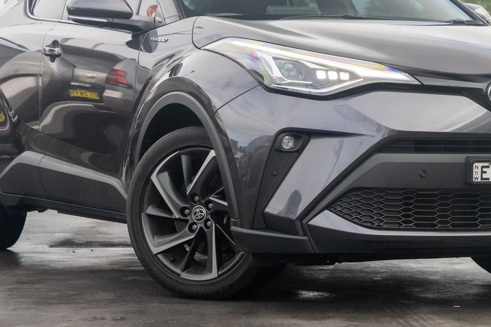 2022 Toyota C-HR Gallery Image 6