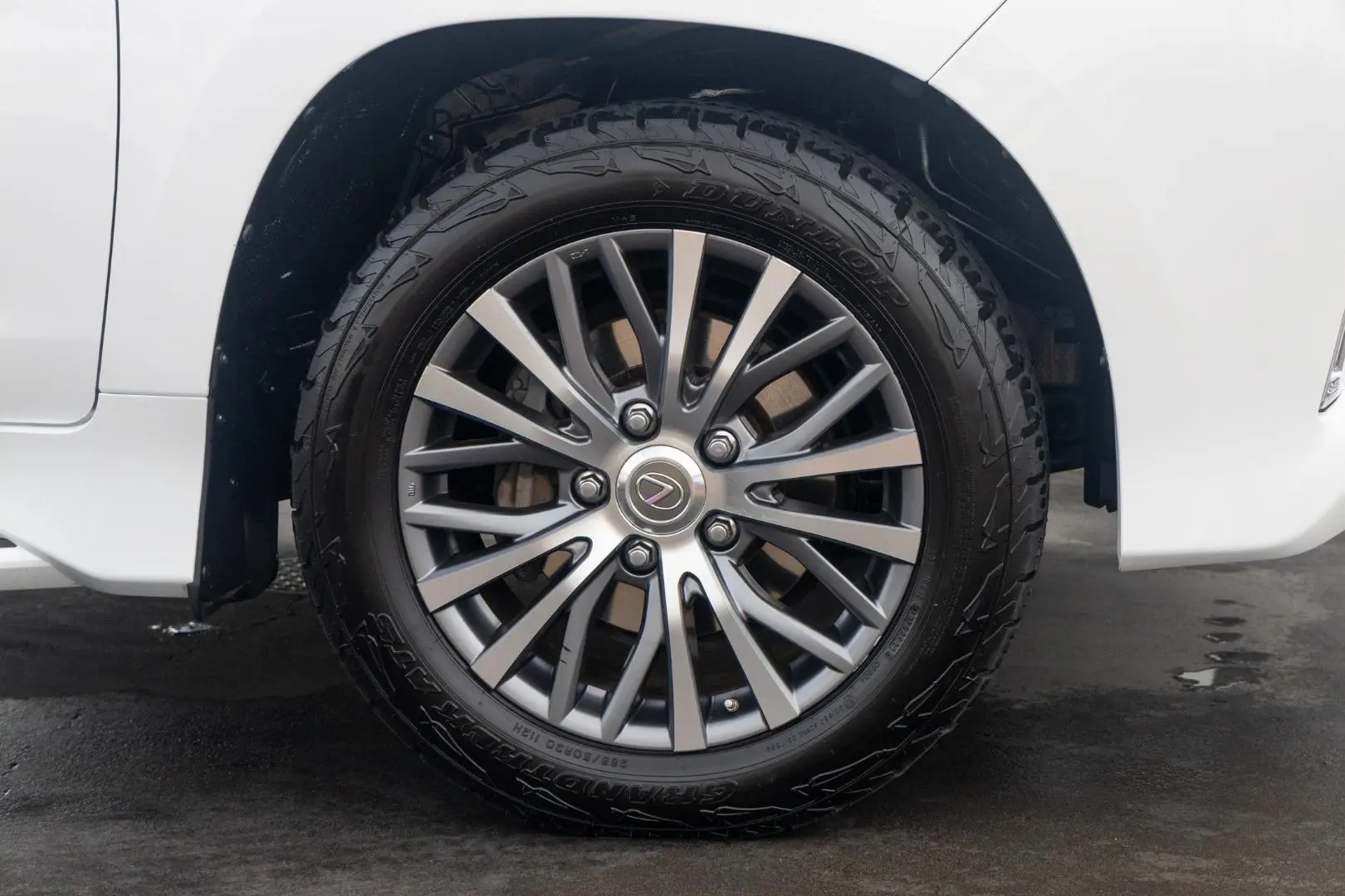 2017 Lexus LX Gallery Image 24