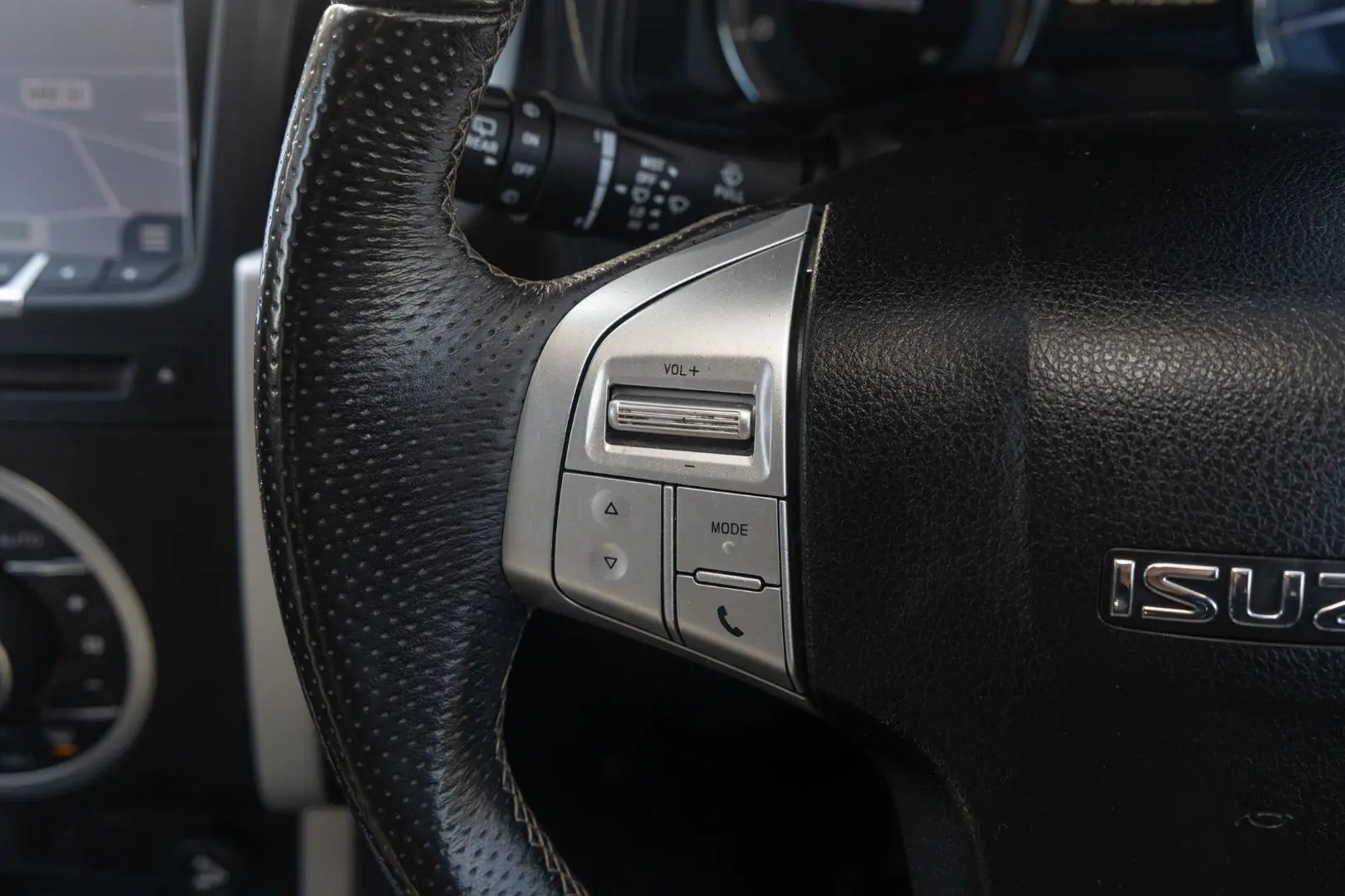 2017 Isuzu MU-X Gallery Image 11