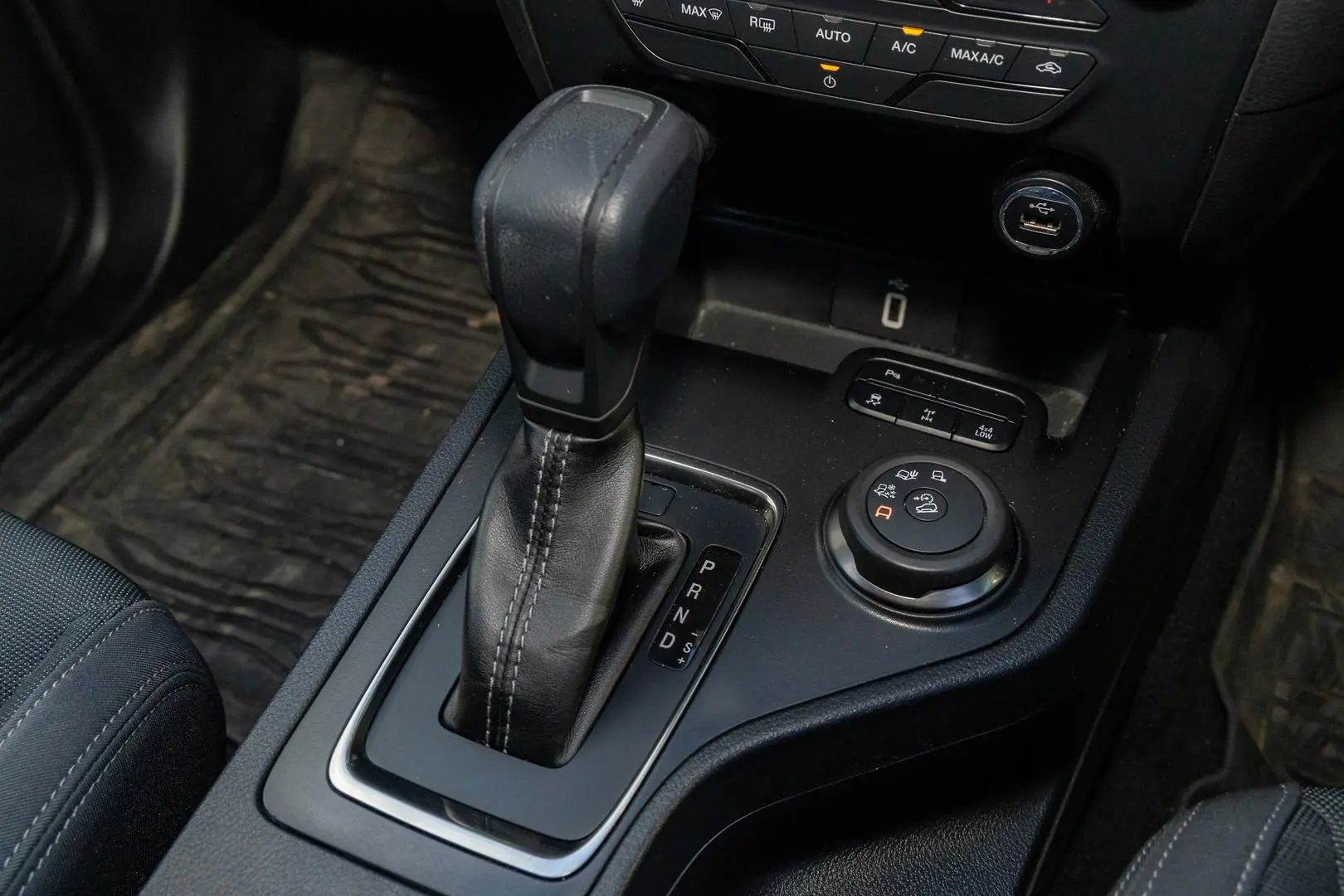 2018 Ford Everest Gallery Image 16