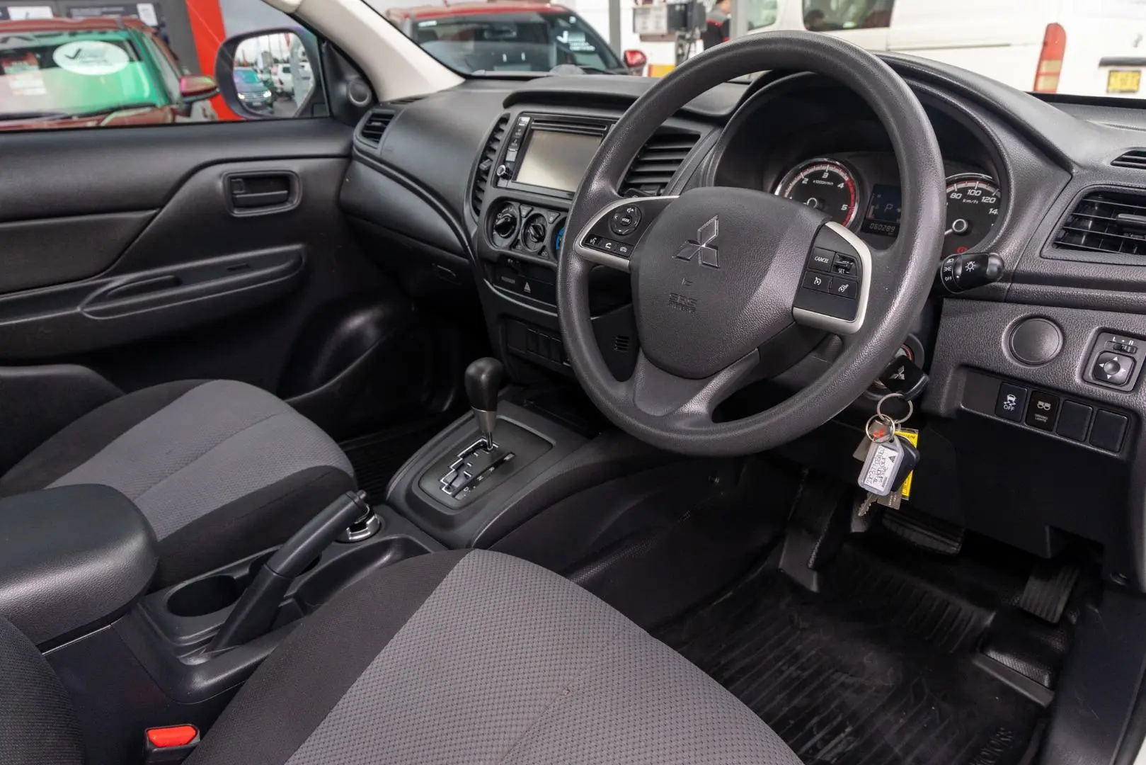 2022 Mitsubishi Triton Gallery Image 7