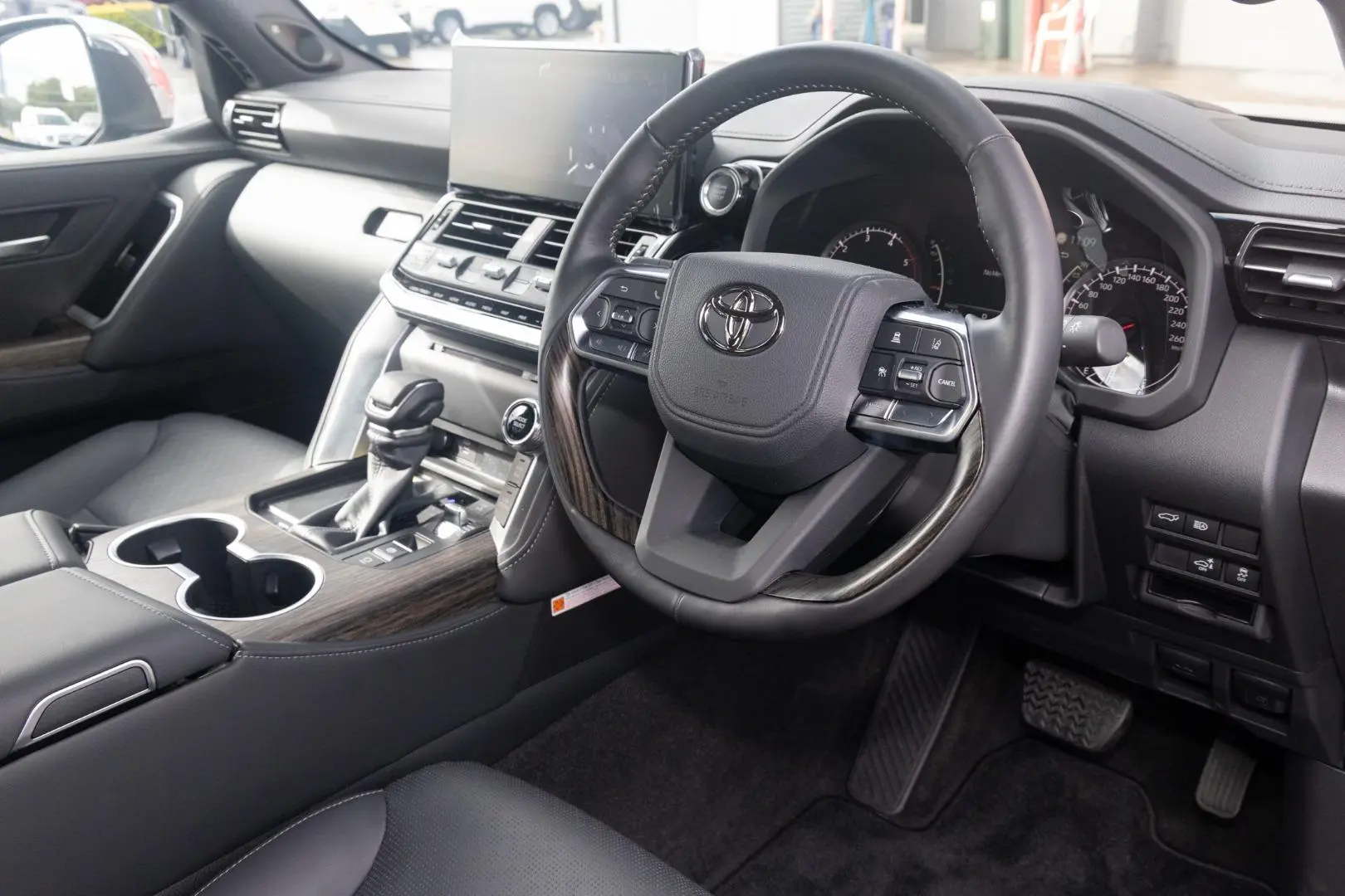 2024 Toyota Landcruiser Gallery Image 7