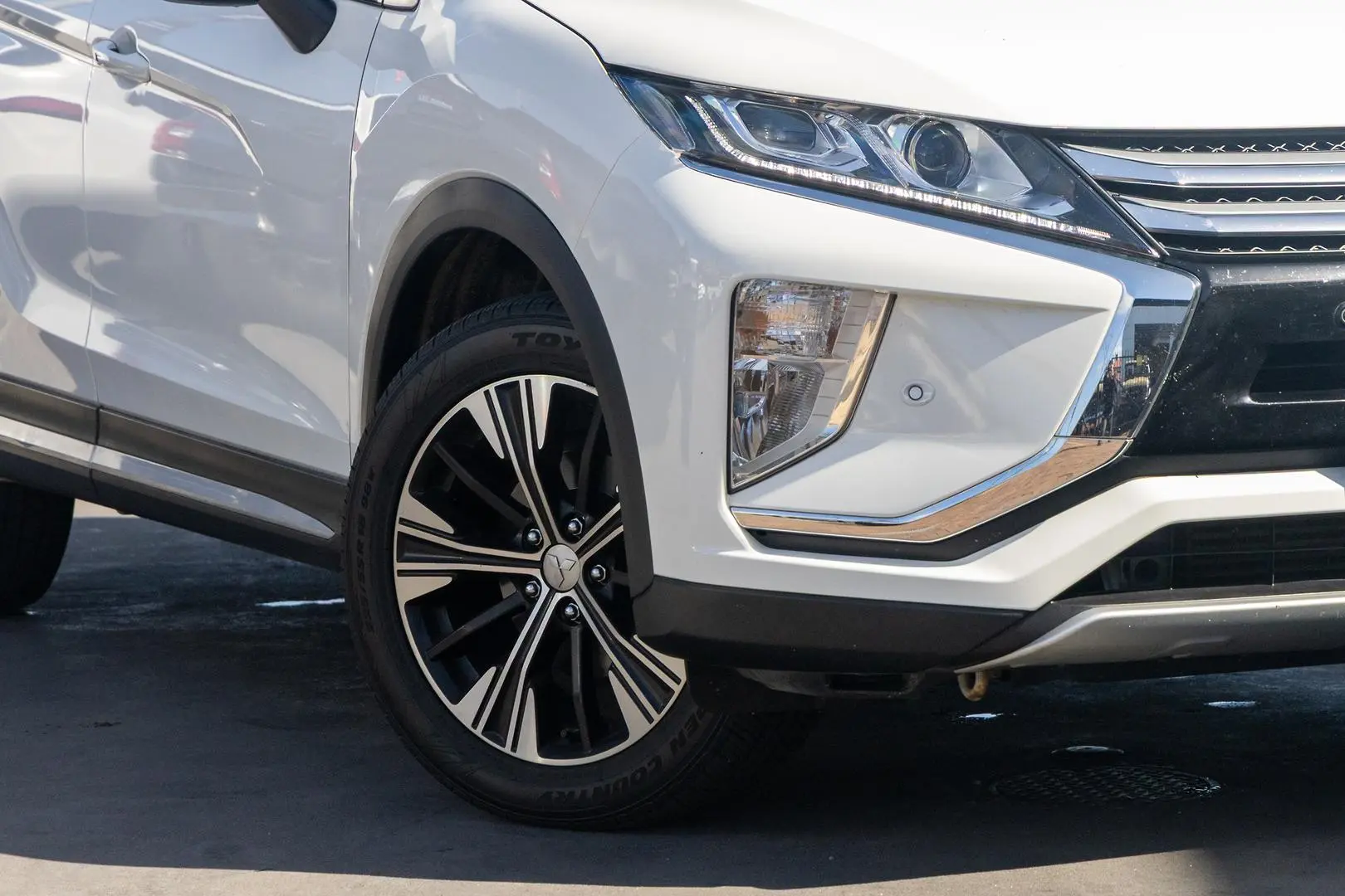 2017 Mitsubishi Eclipse Cross Gallery Image 6