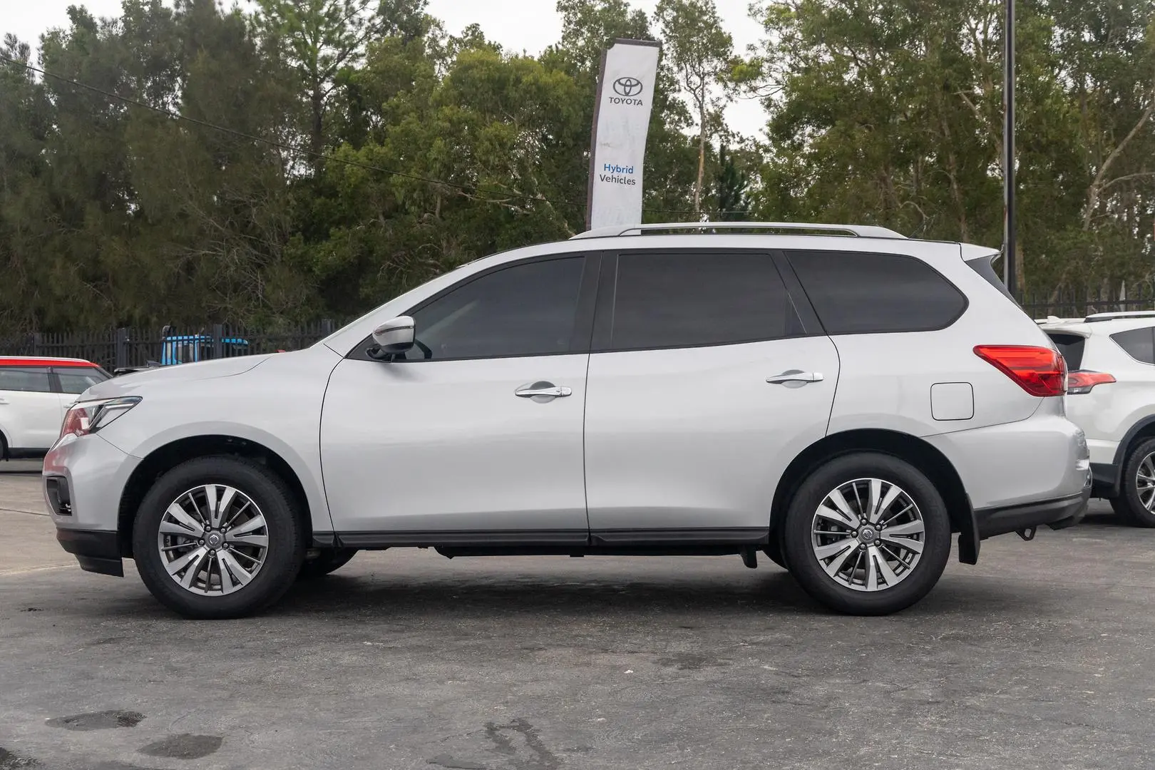 2019 Nissan Pathfinder Gallery Image 3