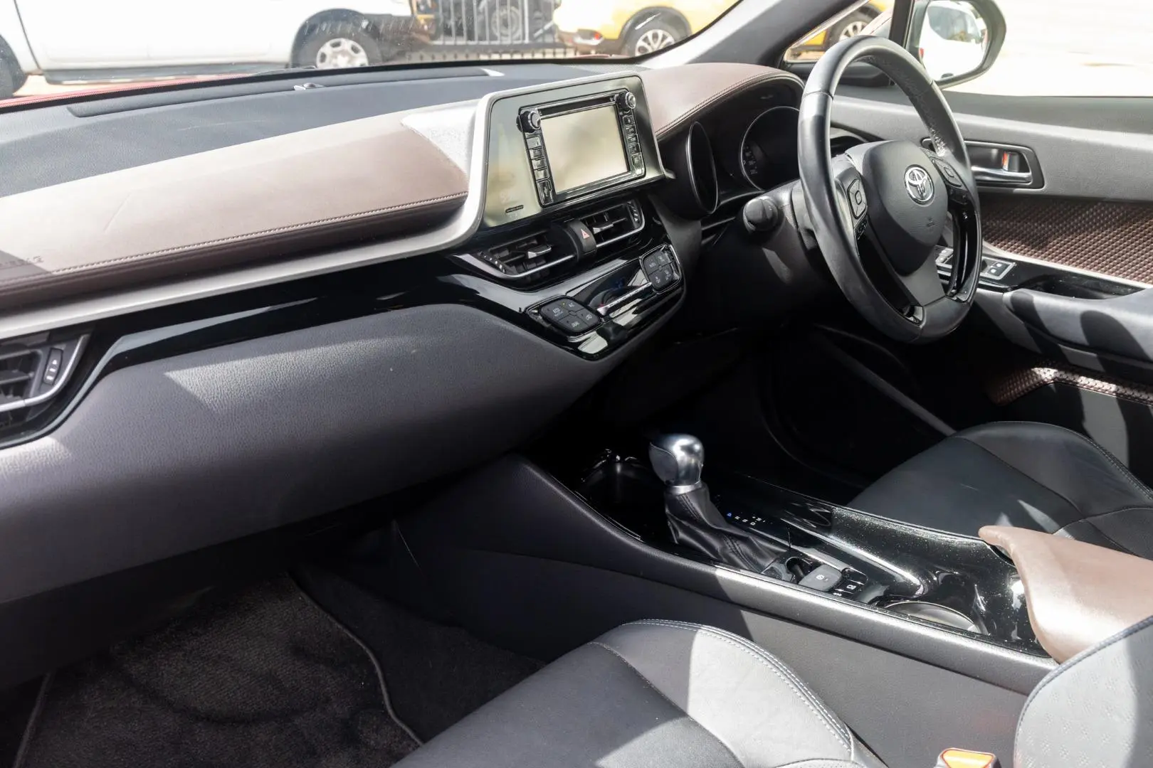 2018 Toyota C-HR Gallery Image 8