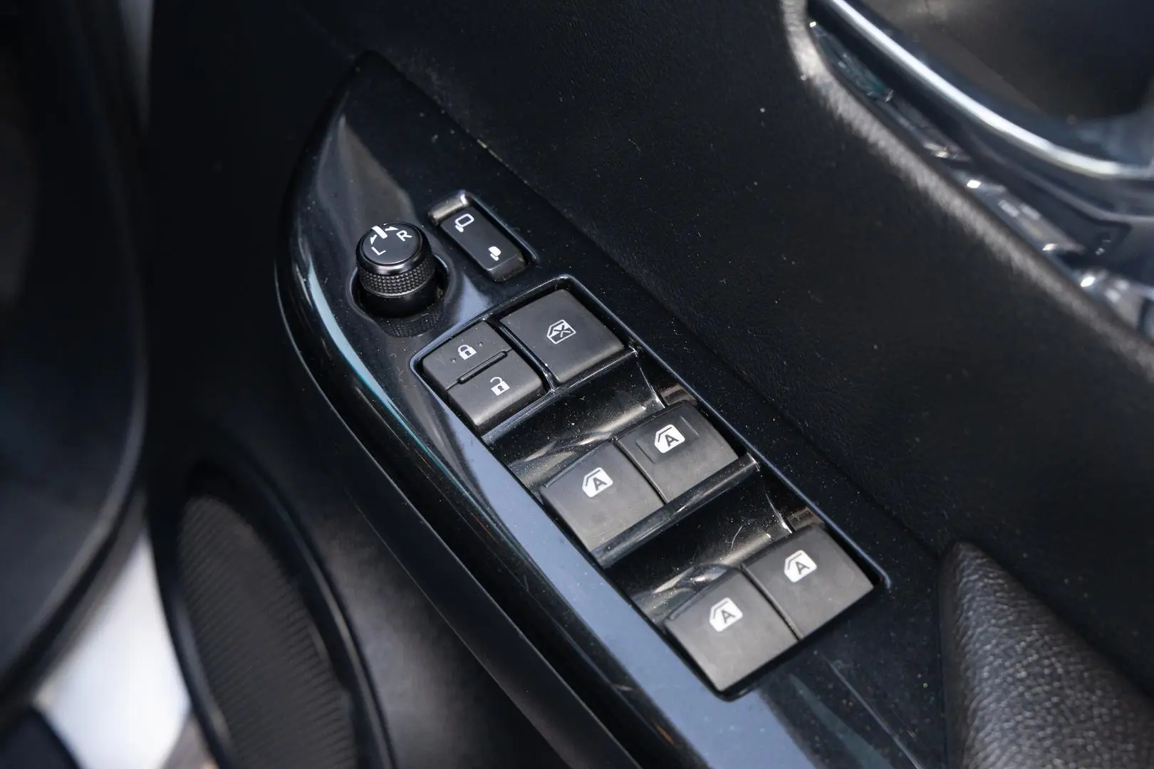 2019 Toyota Hilux Gallery Image 18