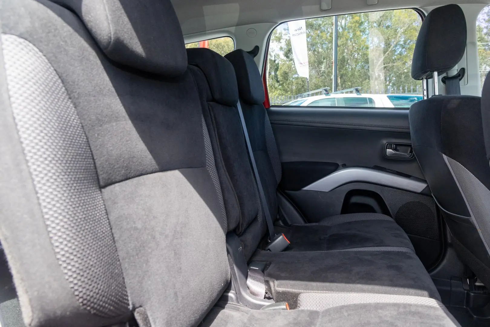2012 Mitsubishi Outlander Gallery Image 9