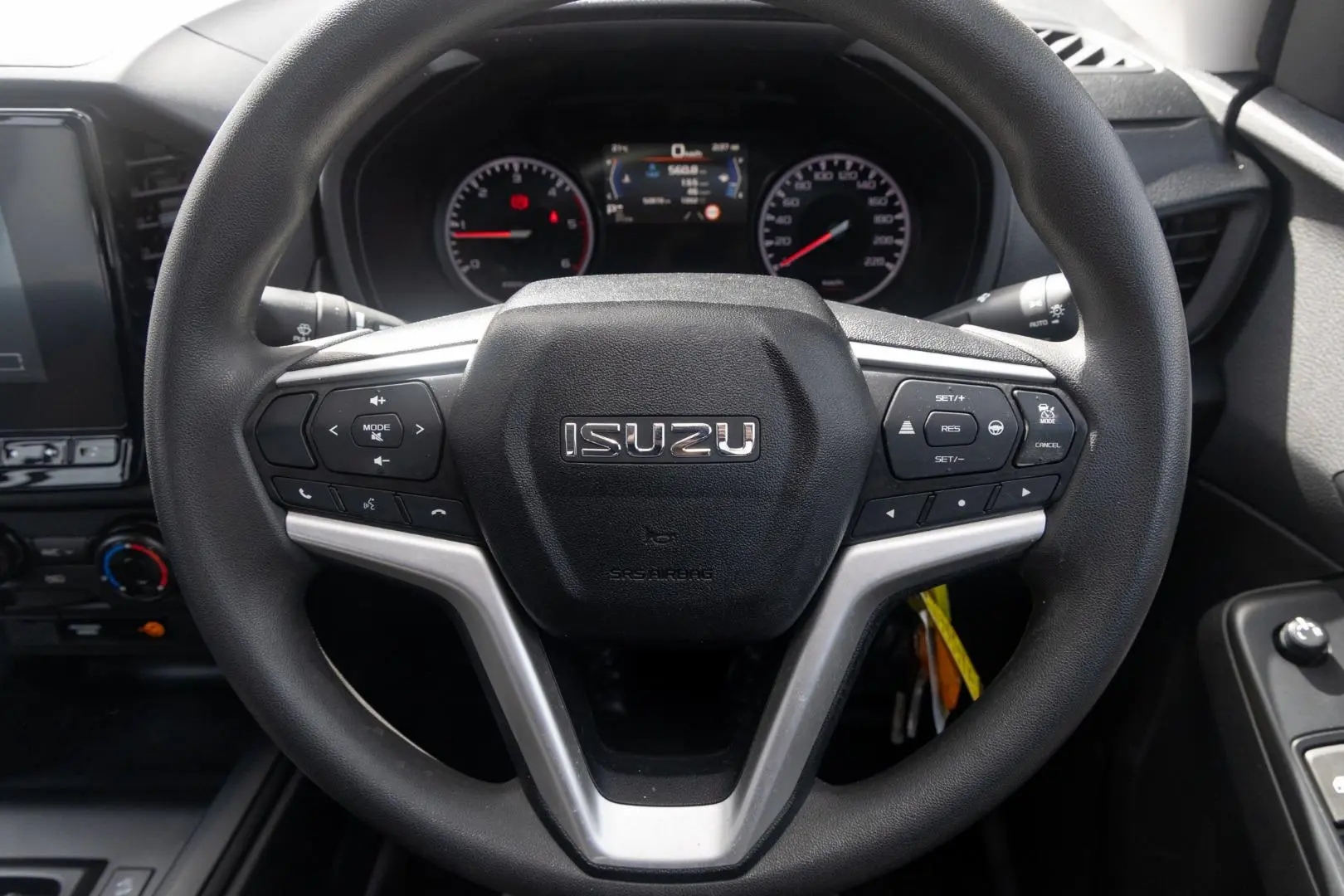 2023 Isuzu D-MAX Gallery Image 10