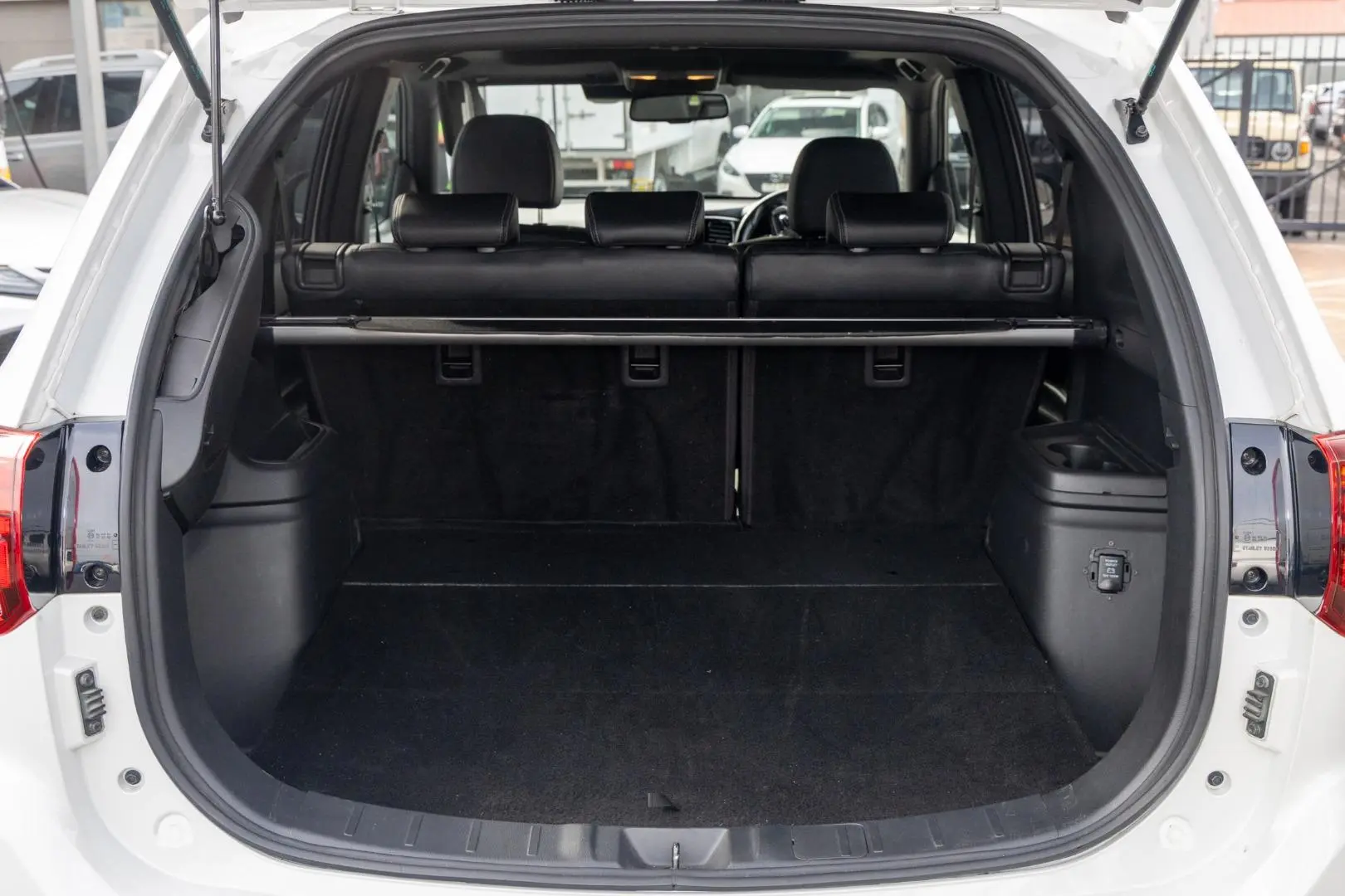 2020 Mitsubishi Outlander Gallery Image 19