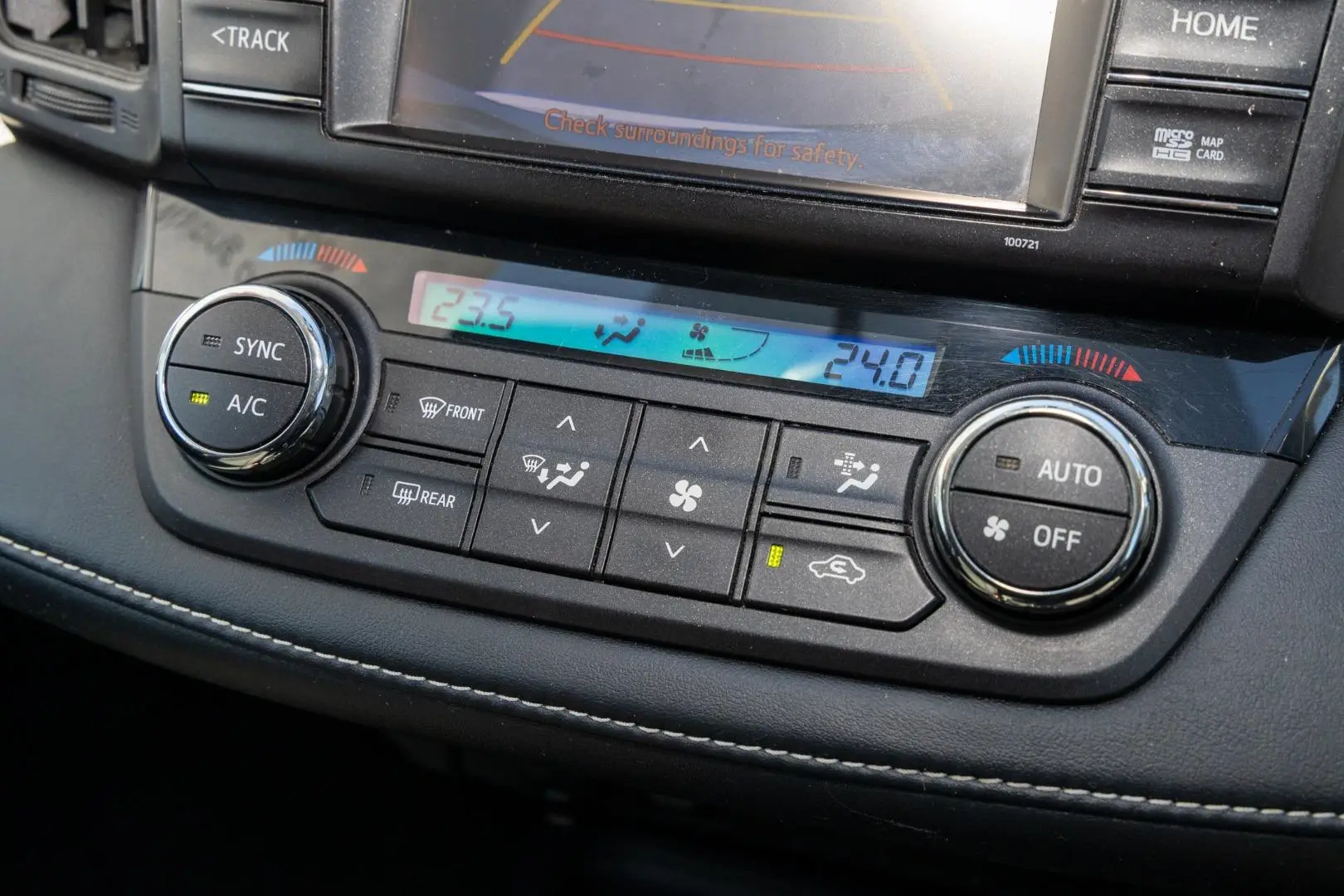 2017 Toyota RAV4 Gallery Image 16