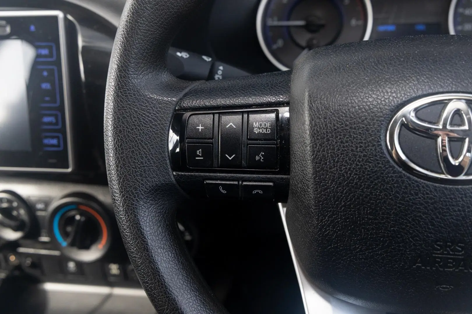 2017 Toyota Hilux Gallery Image 11