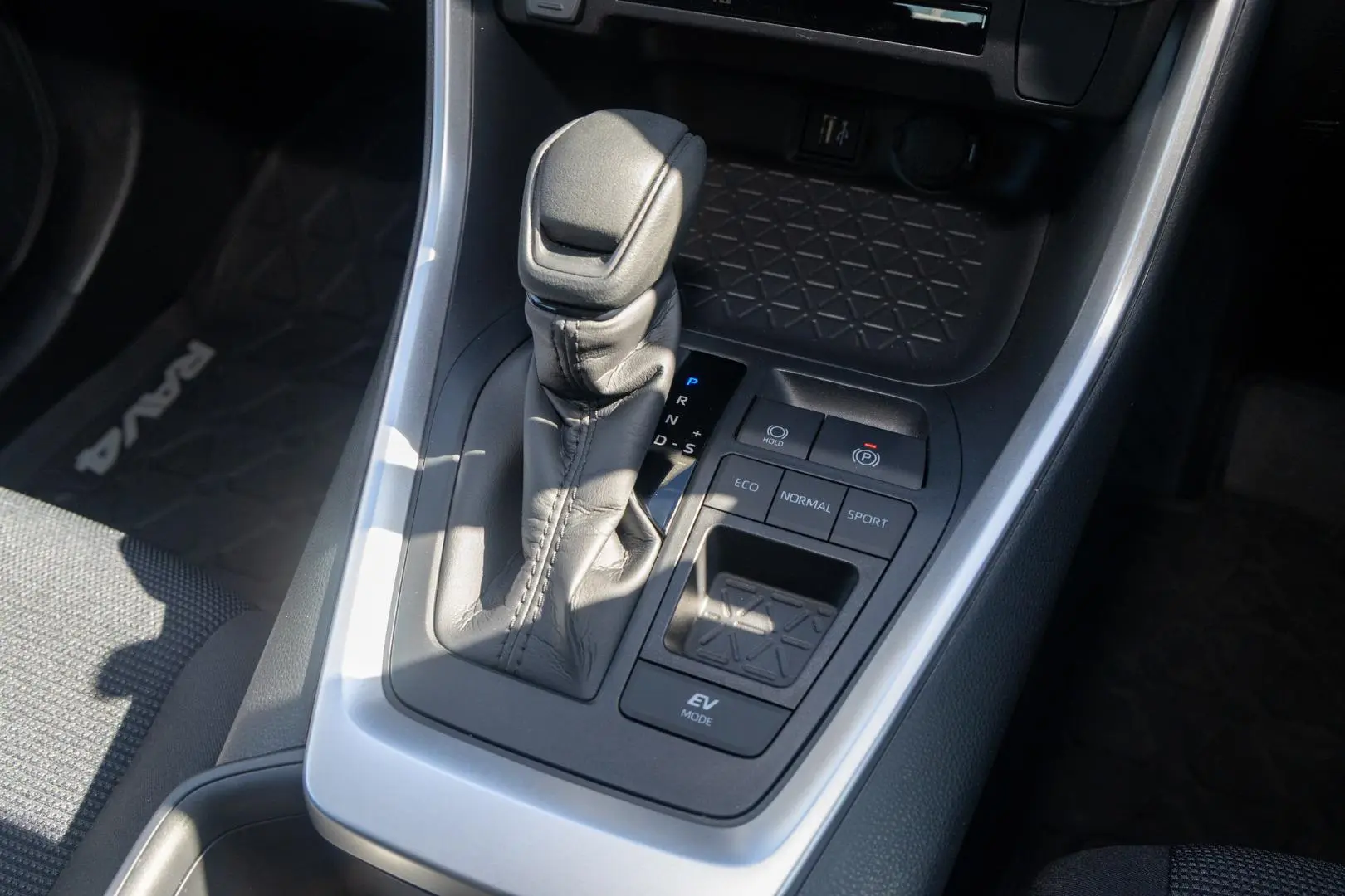 2025 Toyota RAV4 Gallery Image 18