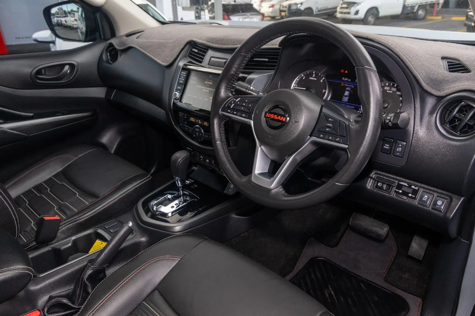 2021 Nissan Navara Gallery Image 7