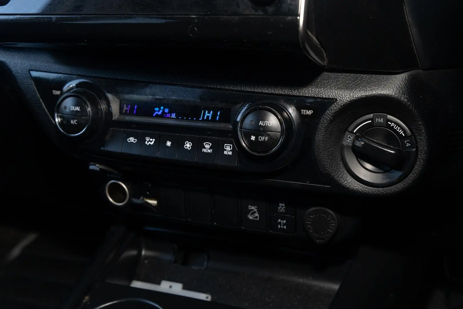 2023 Toyota Hilux Gallery Image 13