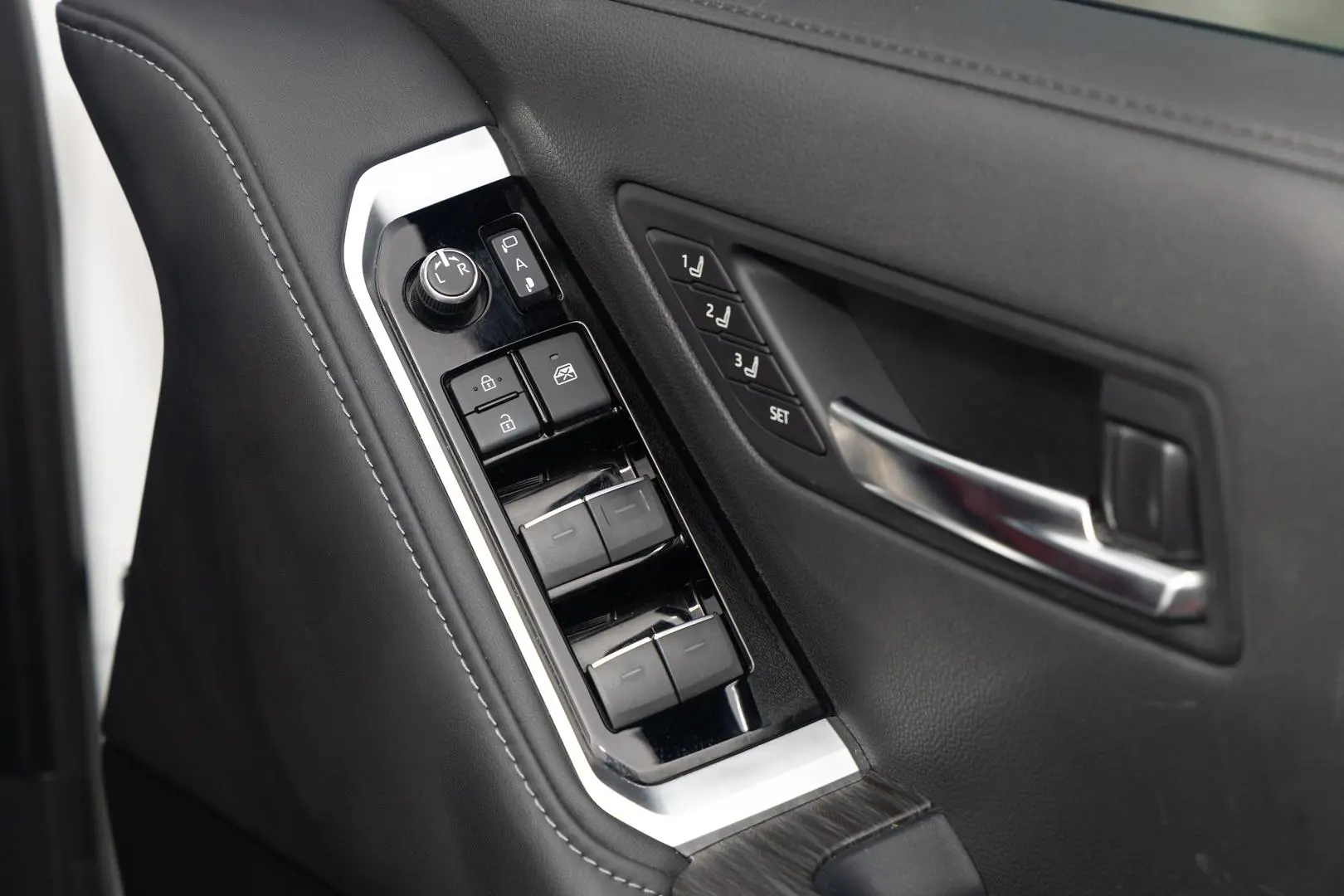 2022 Toyota Landcruiser Gallery Image 19