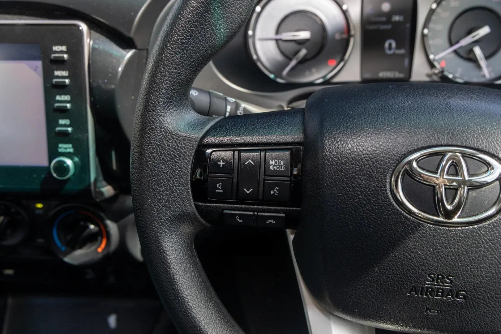 2020 Toyota Hilux Gallery Image 11