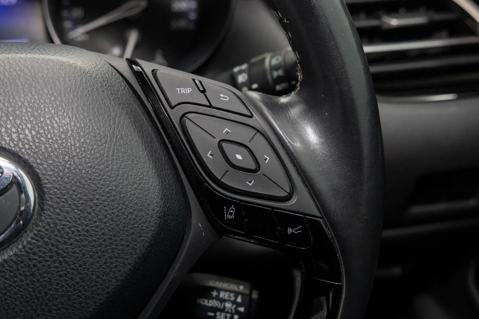 2019 Toyota C-HR Gallery Image 12