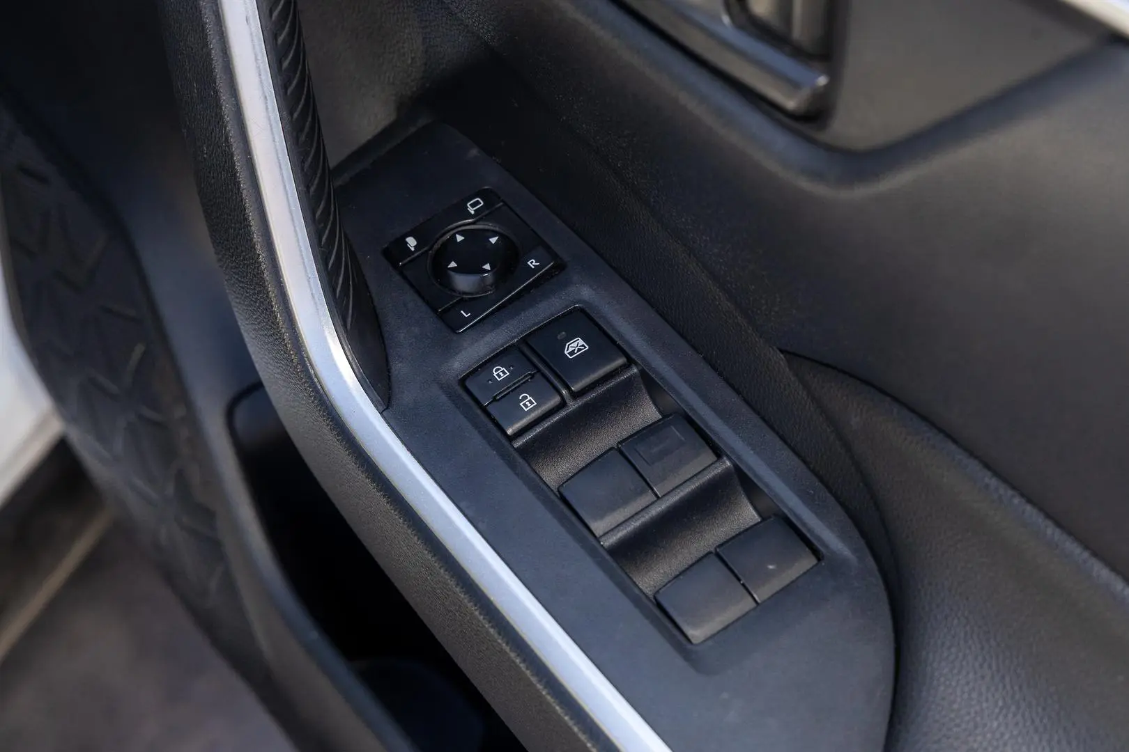 2019 Toyota RAV4 Gallery Image 18