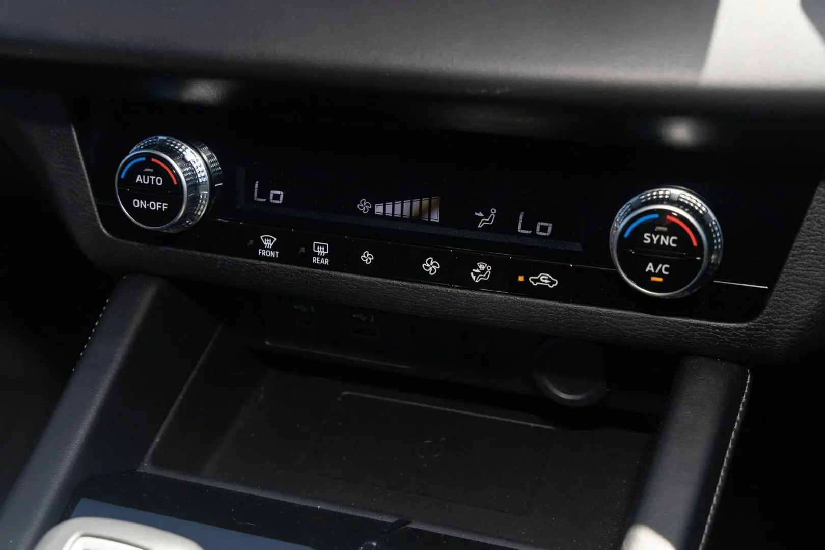 2025 Mitsubishi Outlander Gallery Image 16