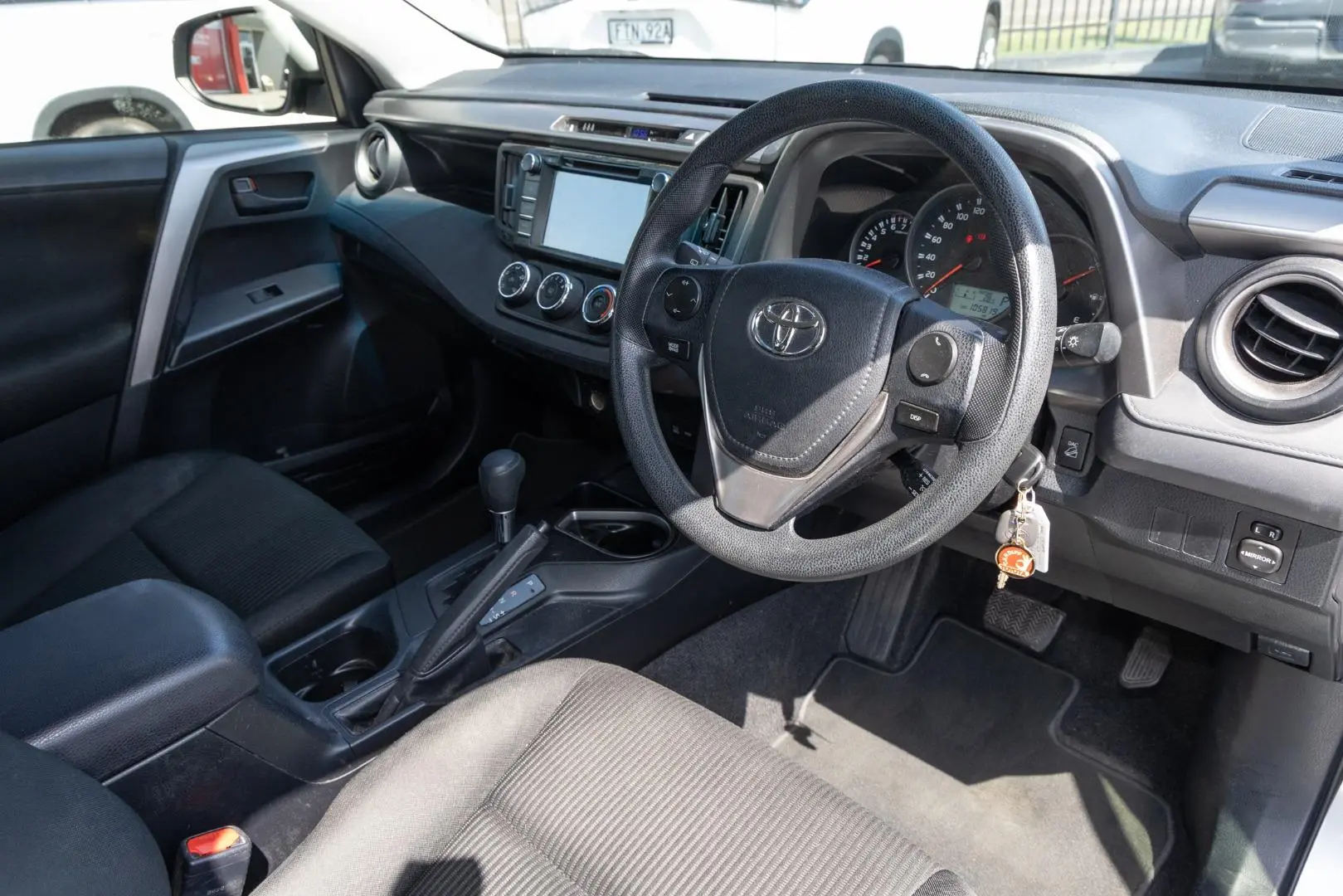 2016 Toyota RAV4 Gallery Image 7
