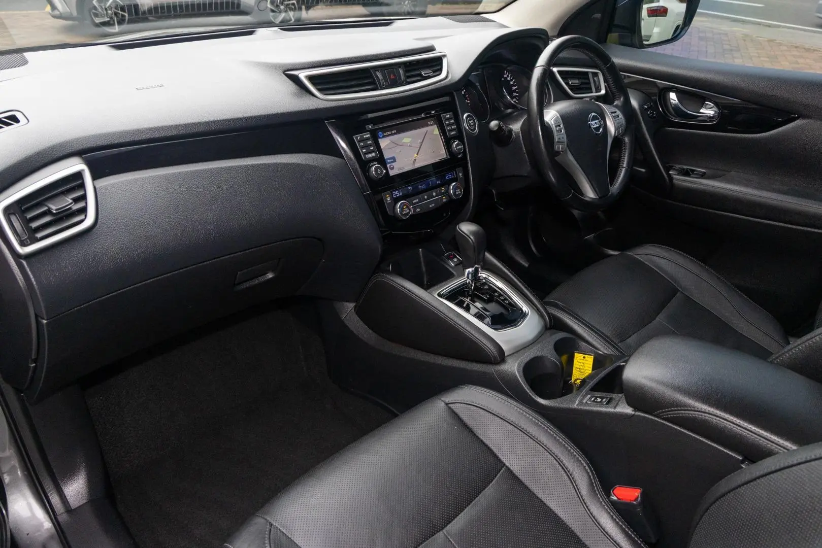 2016 Nissan QASHQAI Gallery Image 8