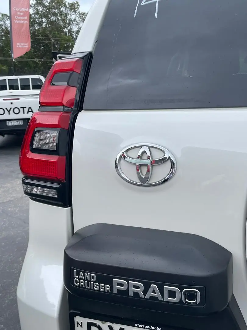 2018 Toyota Landcruiser Prado Gallery Image 19