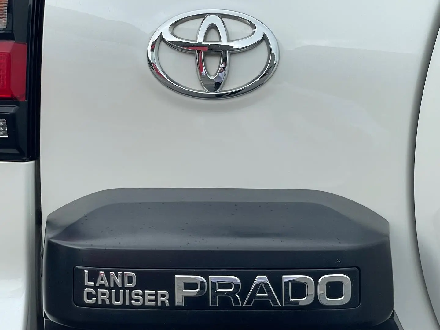 2018 Toyota Landcruiser Prado Gallery Image 20