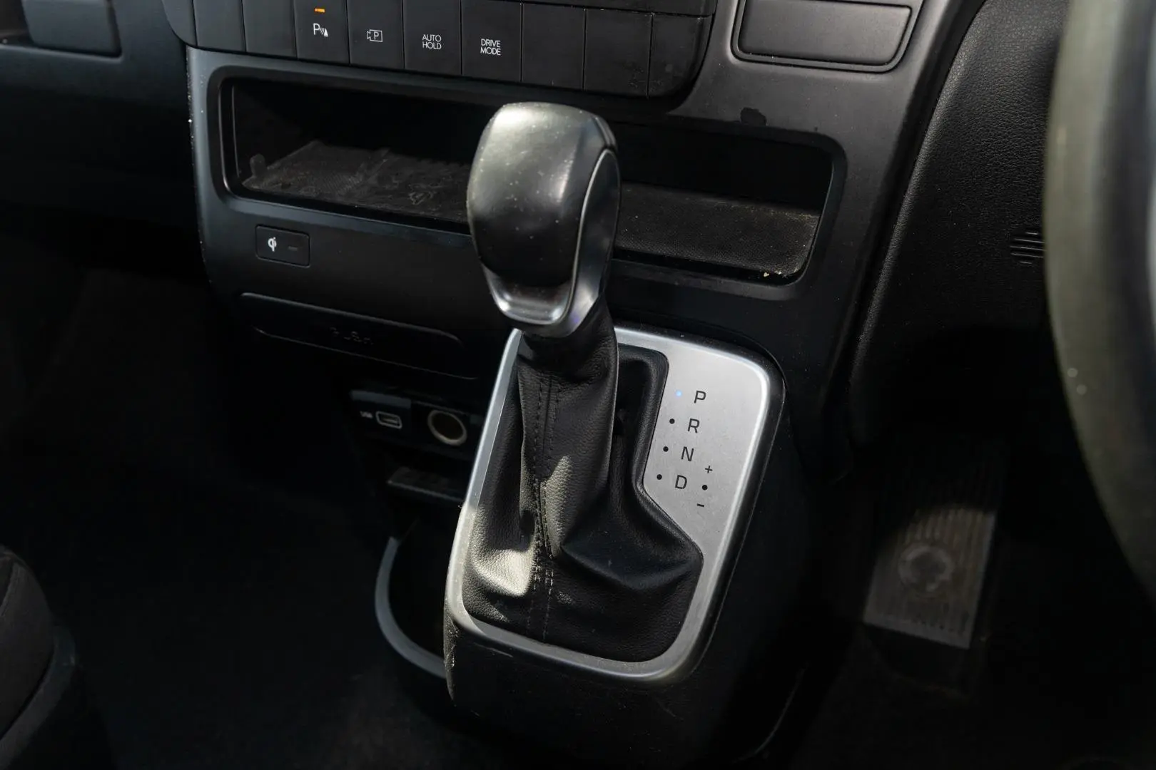 2021 Hyundai STARIA LOAD Gallery Image 16