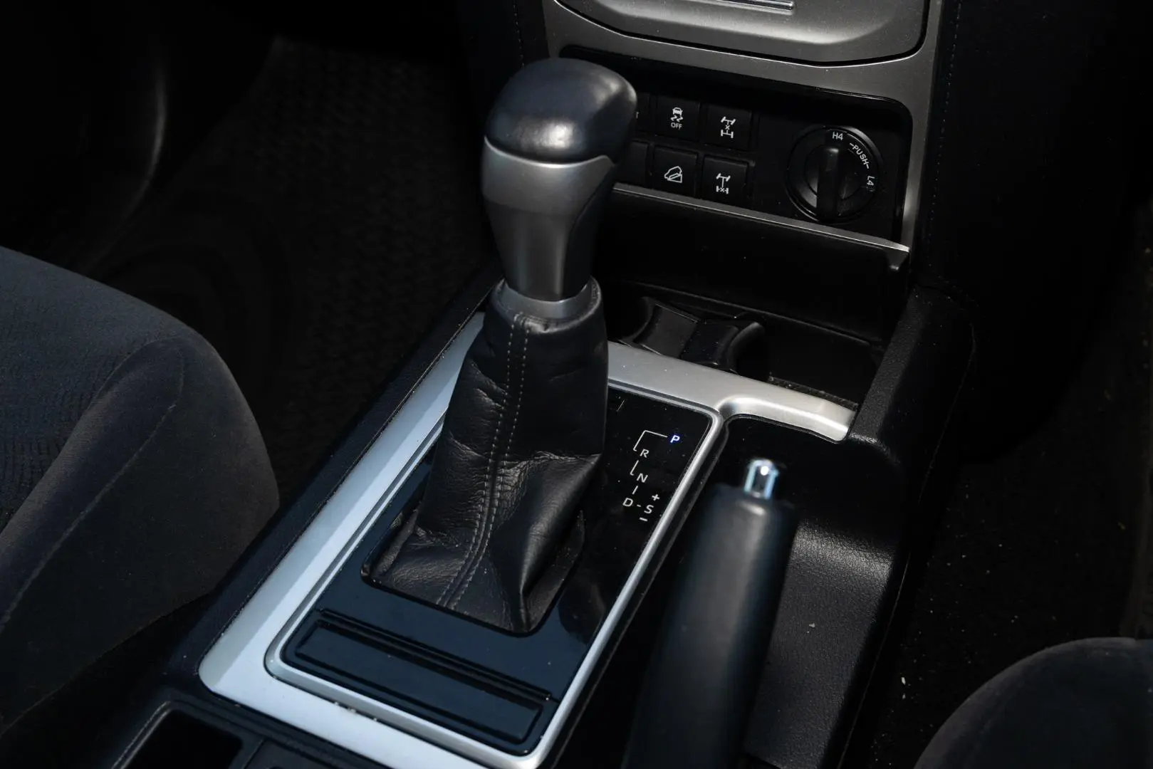 2023 Toyota Landcruiser Prado Gallery Image 16