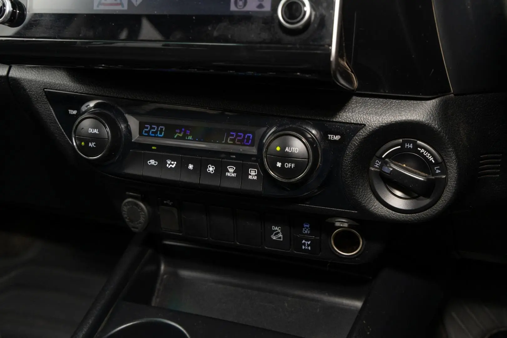 2023 Toyota Hilux Gallery Image 16