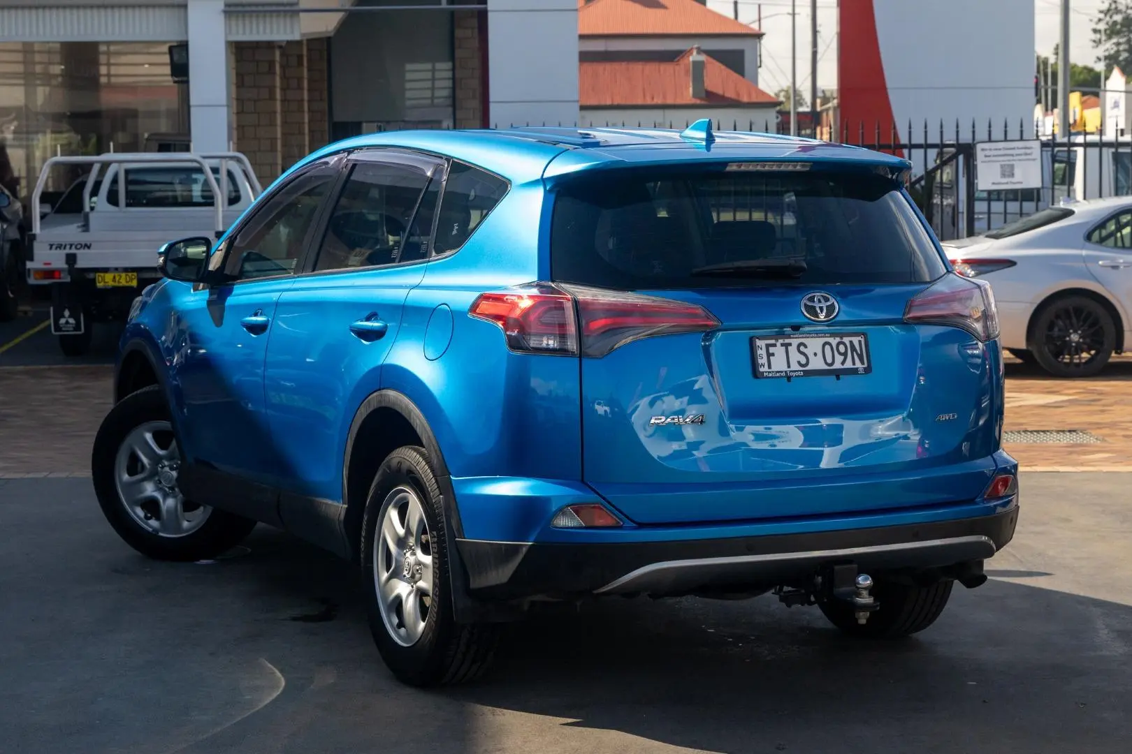 2017 Toyota RAV4 Gallery Image 2