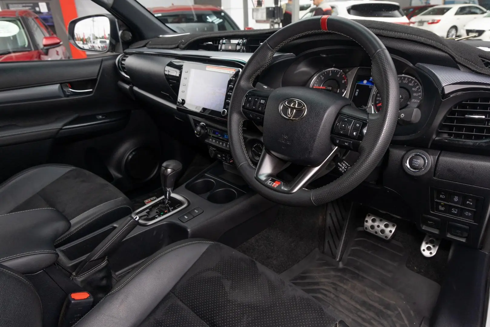 2024 Toyota Hilux Gallery Image 7