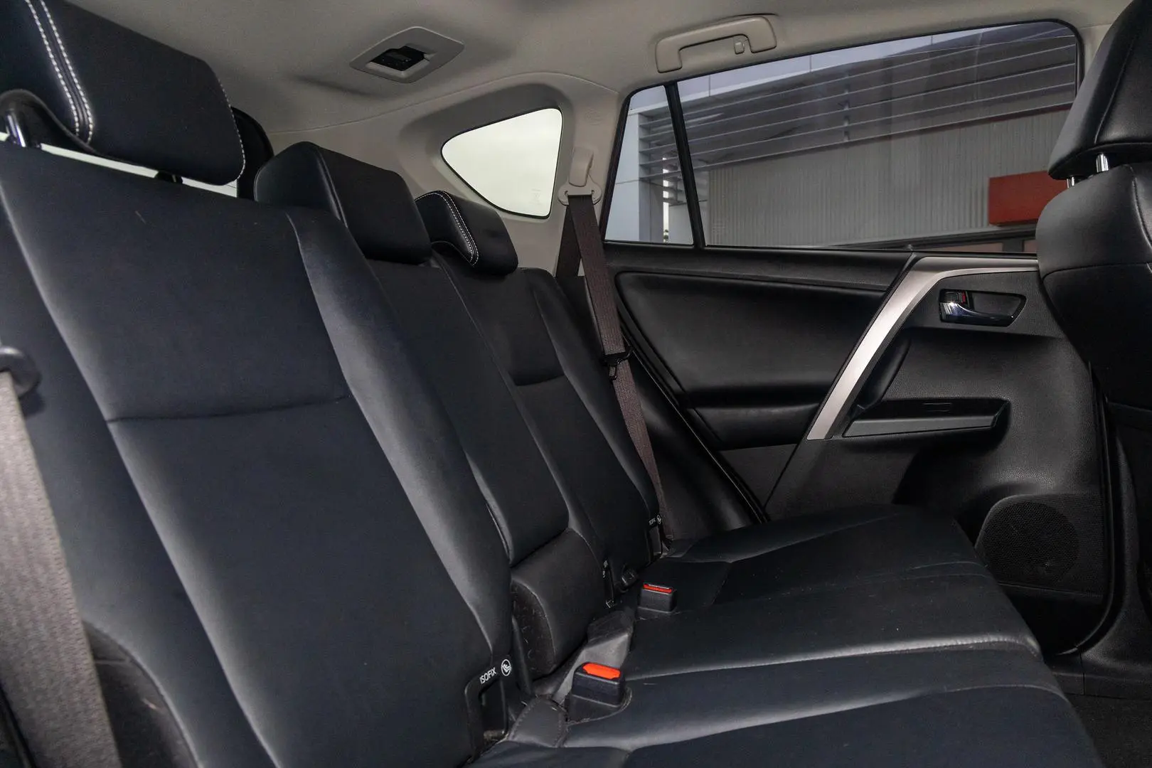 2018 Toyota RAV4 Gallery Image 9