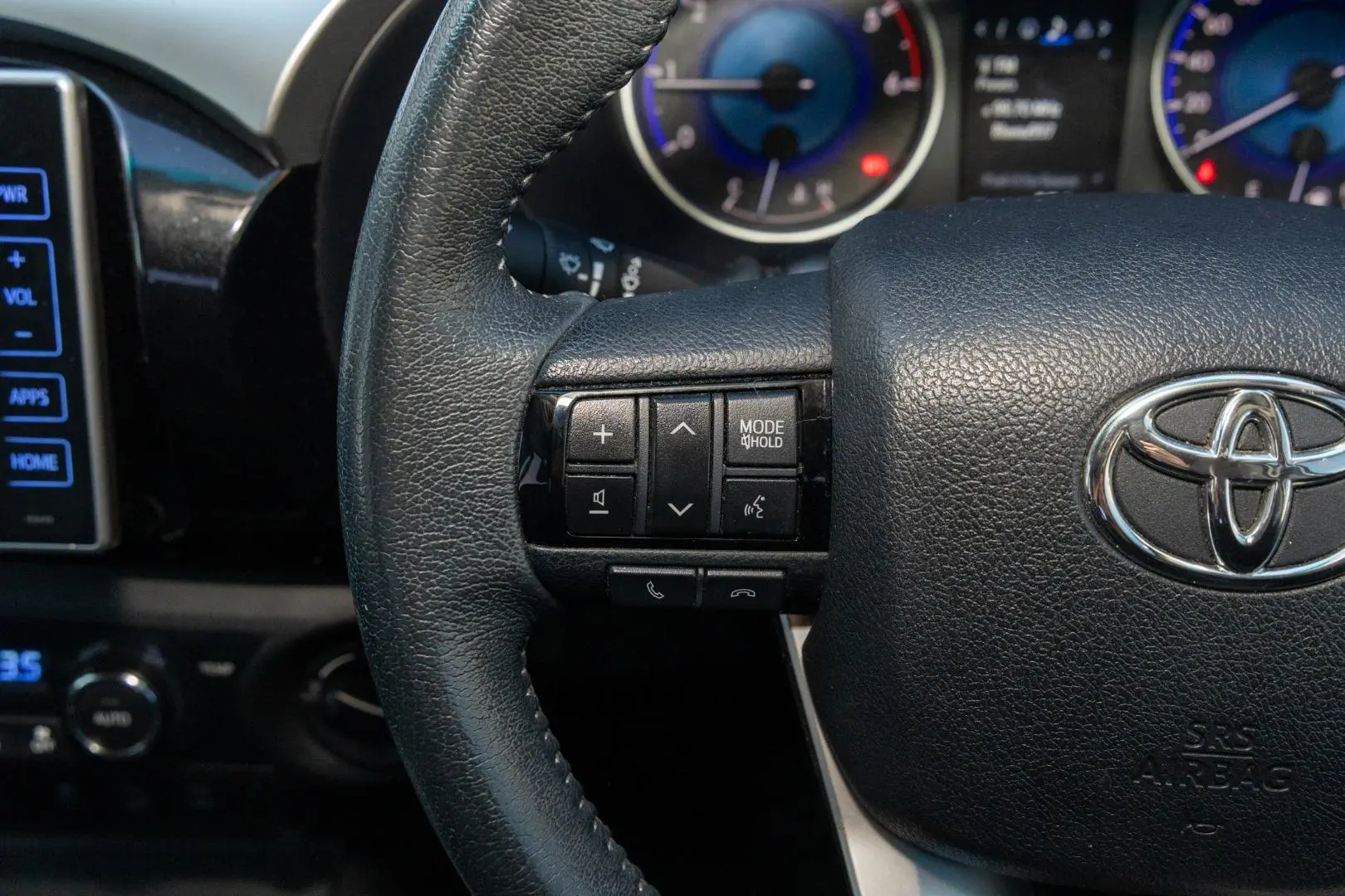 2017 Toyota Hilux Gallery Image 11