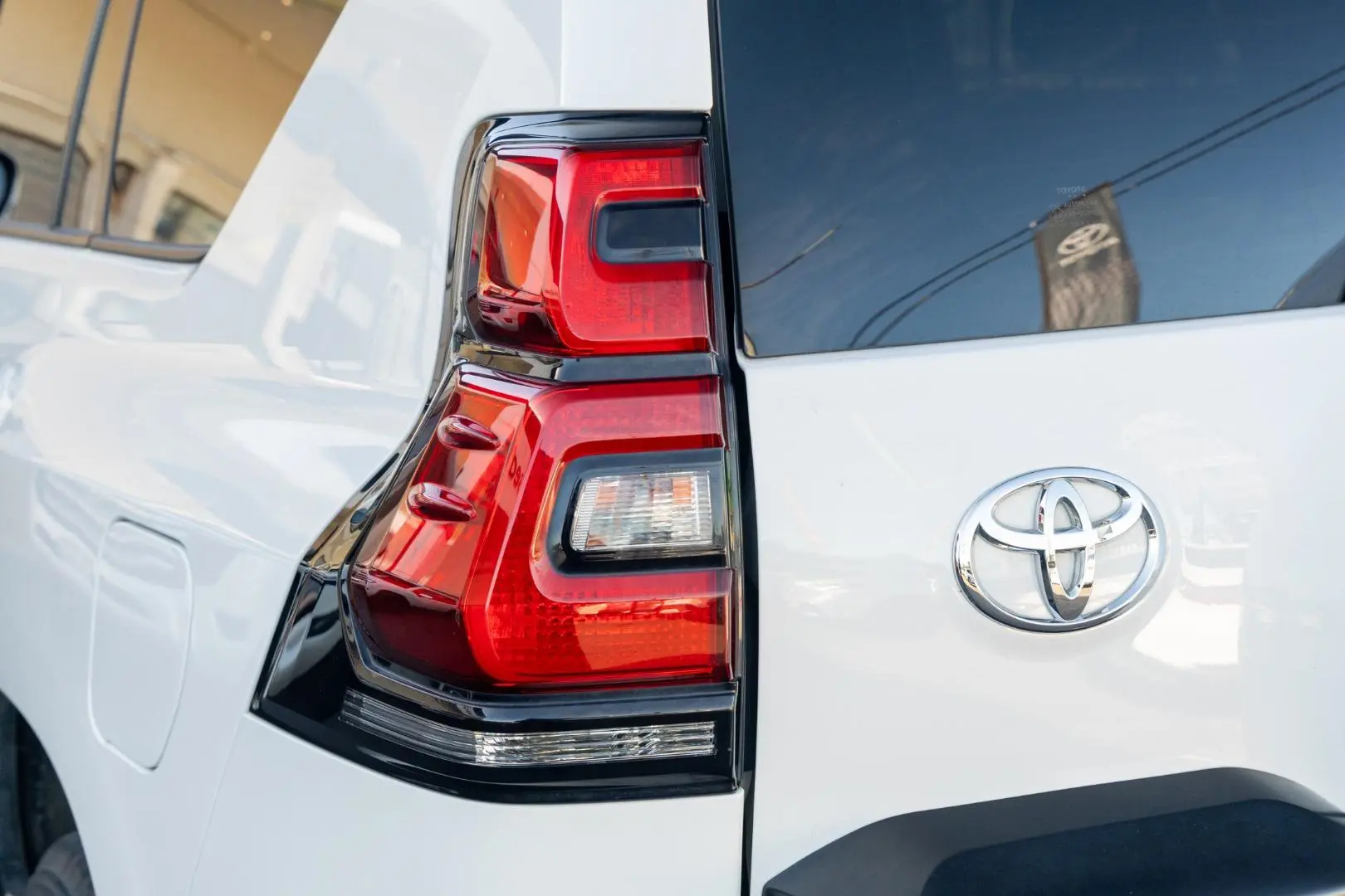 2018 Toyota Landcruiser Prado Gallery Image 19